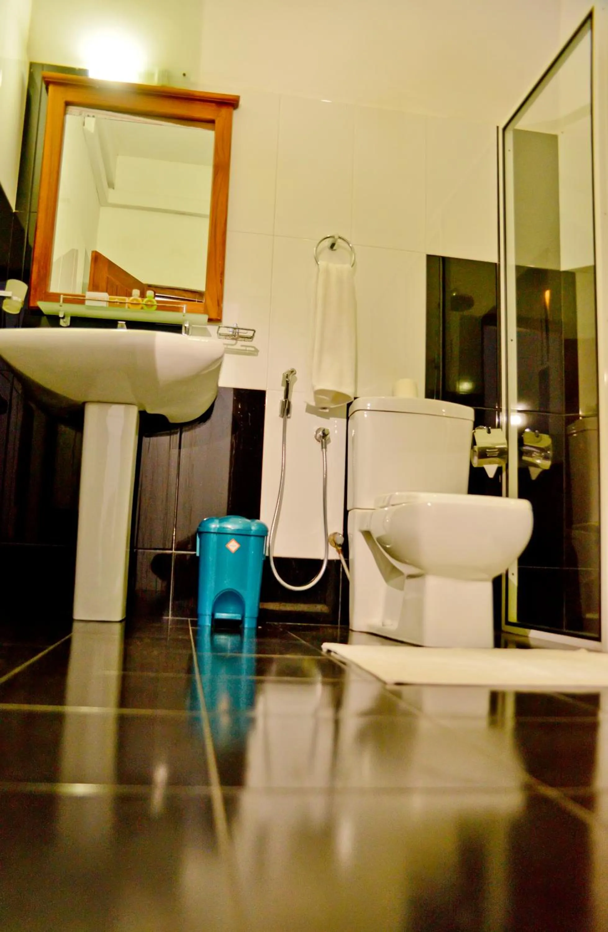 Bathroom in Ceylan Lodge