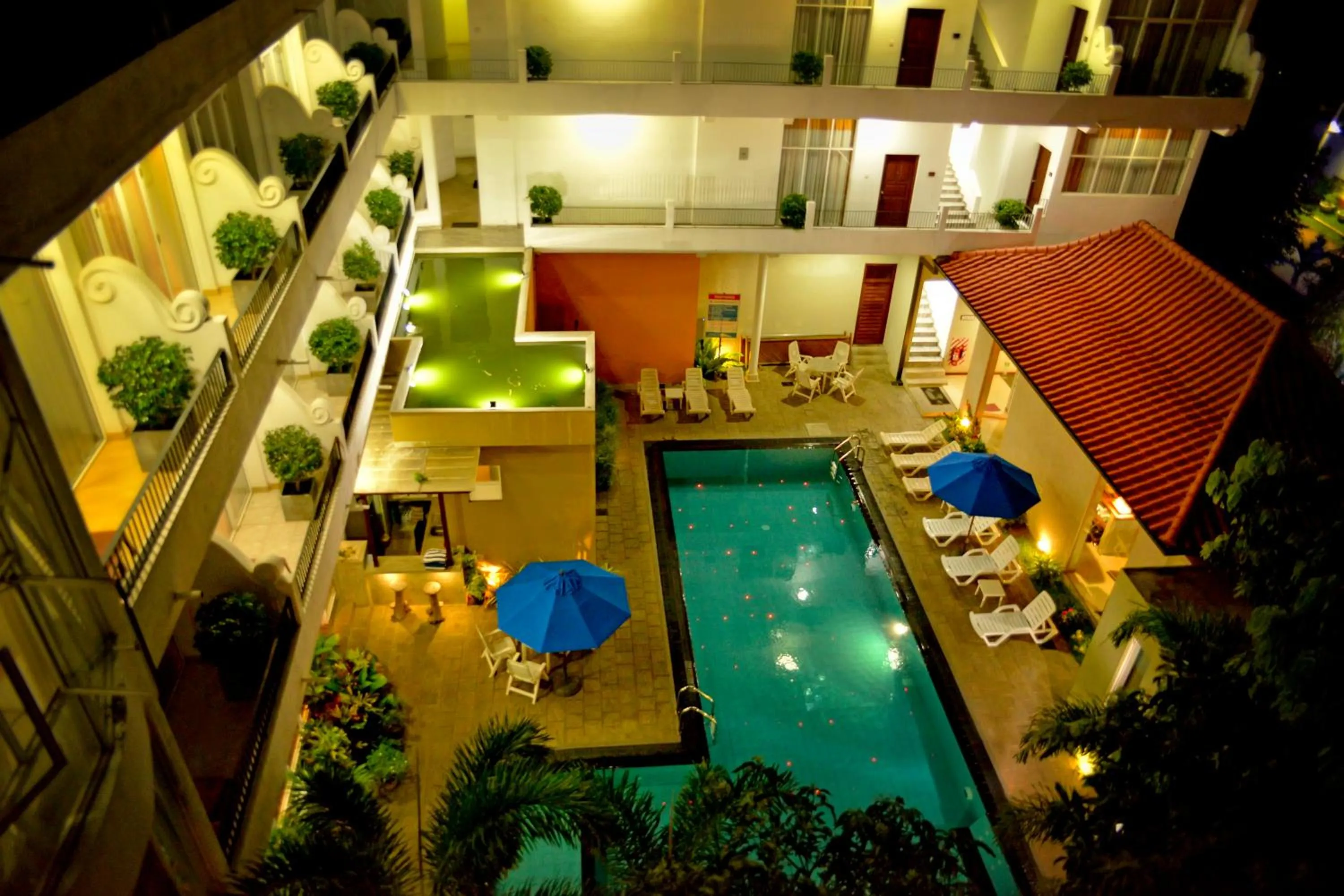 Swimming pool in Ceylan Lodge