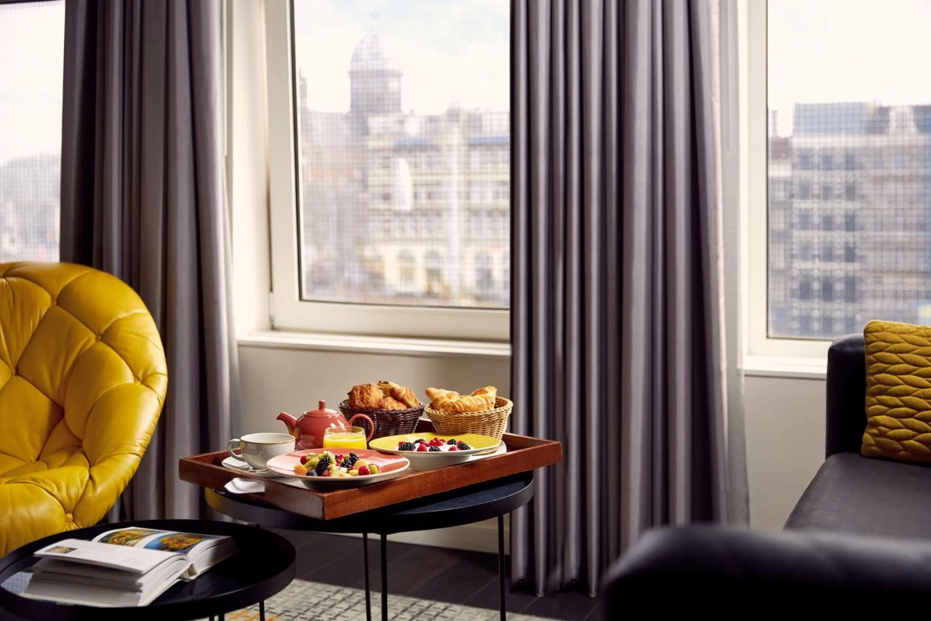 Bedroom in Park Plaza Victoria Amsterdam