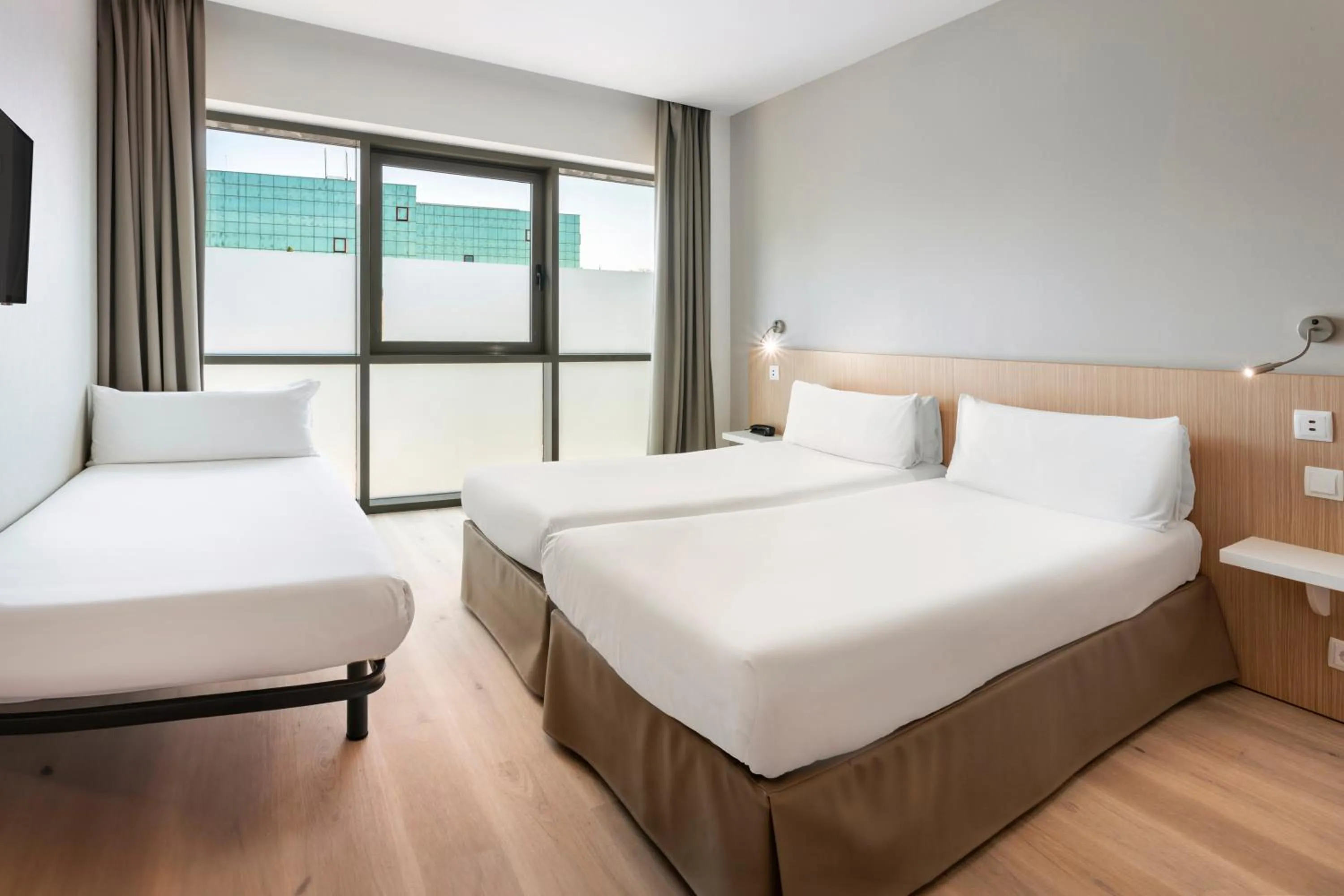 Bed in B&B HOTEL Barcelona Sant Cugat