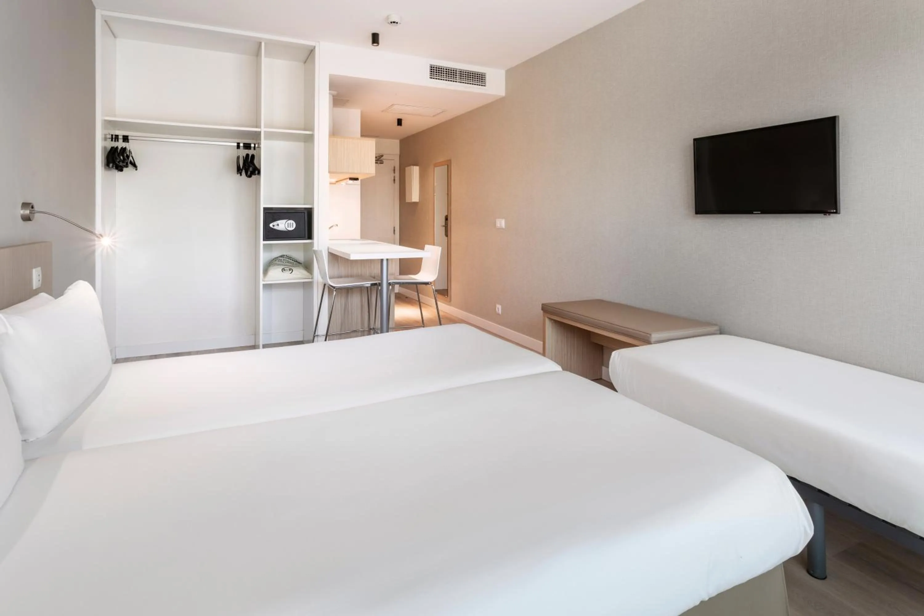 Bed in B&B HOTEL Barcelona Sant Cugat
