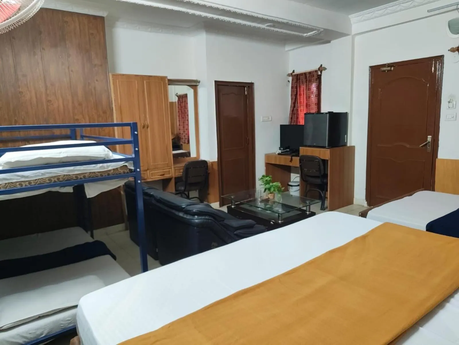 Bed in Hotel Centre Point Resorts Palampur