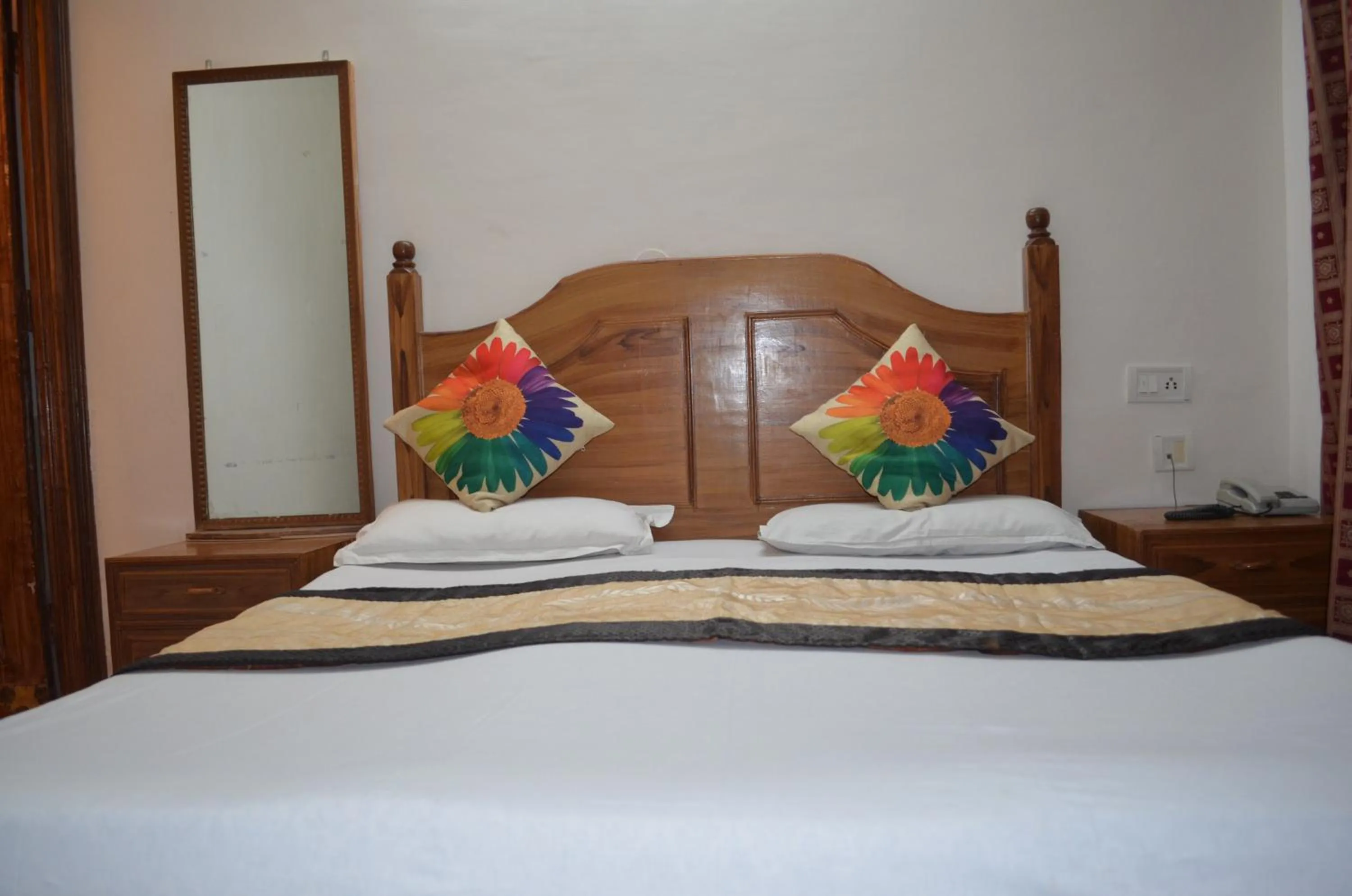 Bed in Hotel Centre Point Resorts Palampur