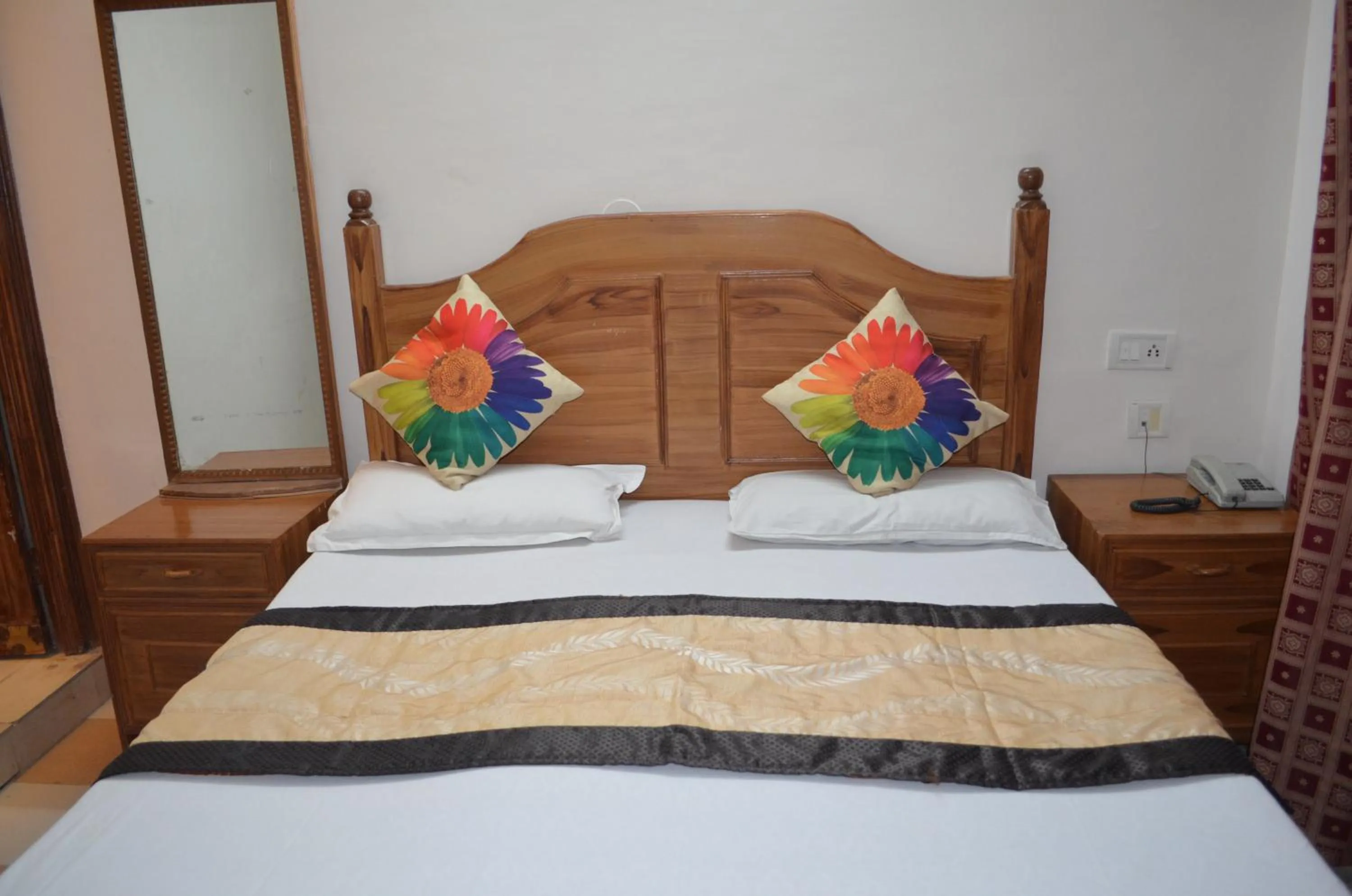 Bedroom, Bed in Hotel Centre Point Resorts Palampur