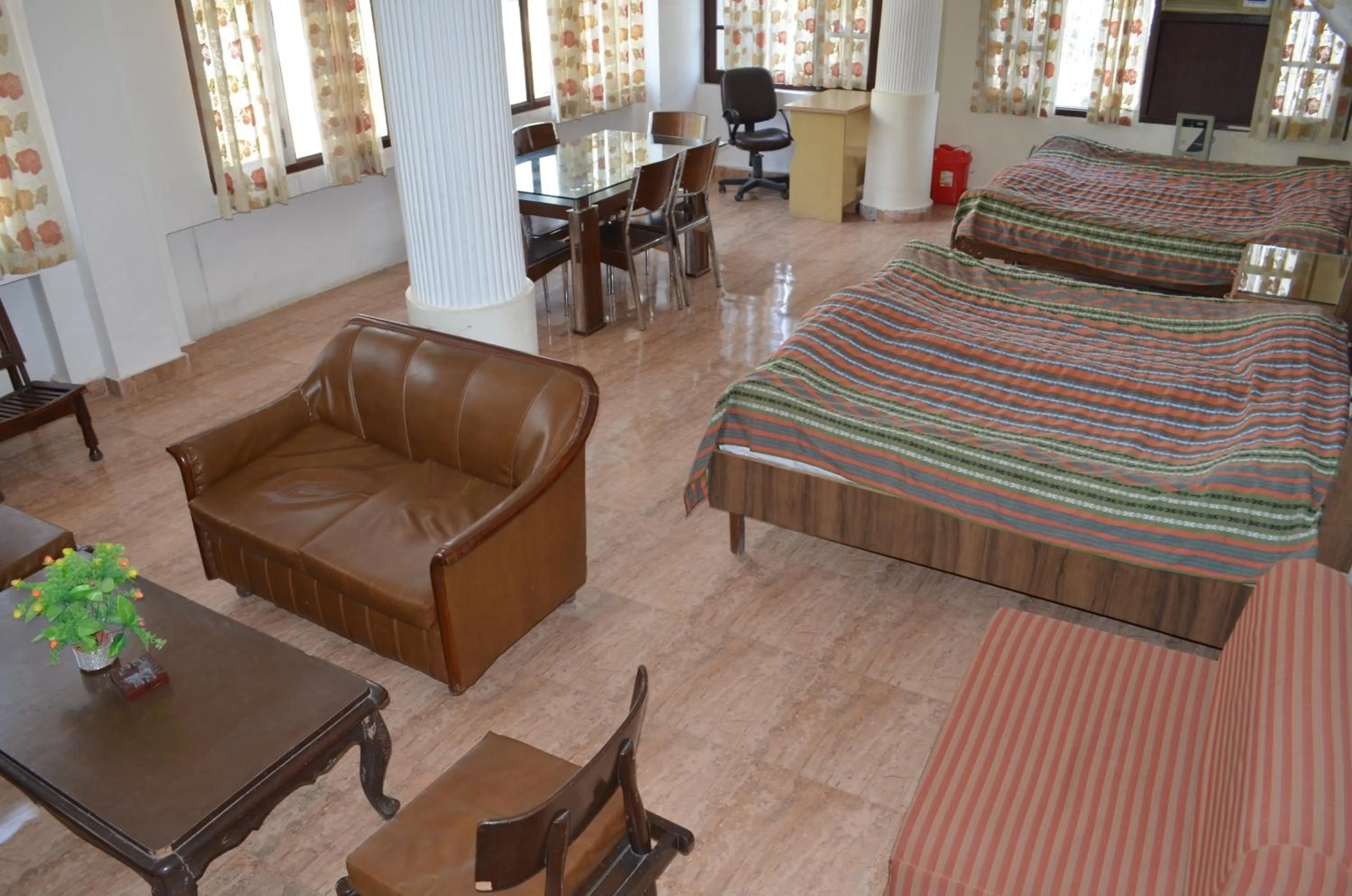 Bed in Hotel Centre Point Resorts Palampur