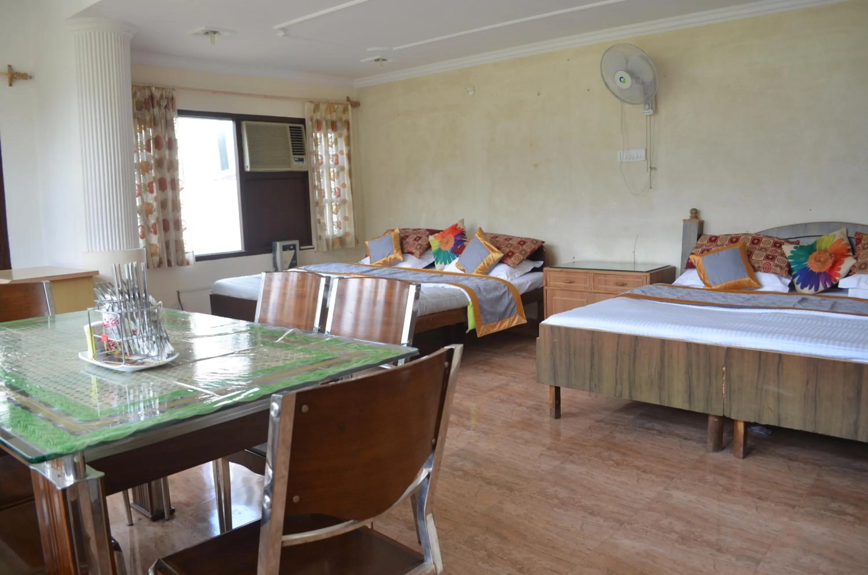Dining area, Bed in Hotel Centre Point Resorts Palampur