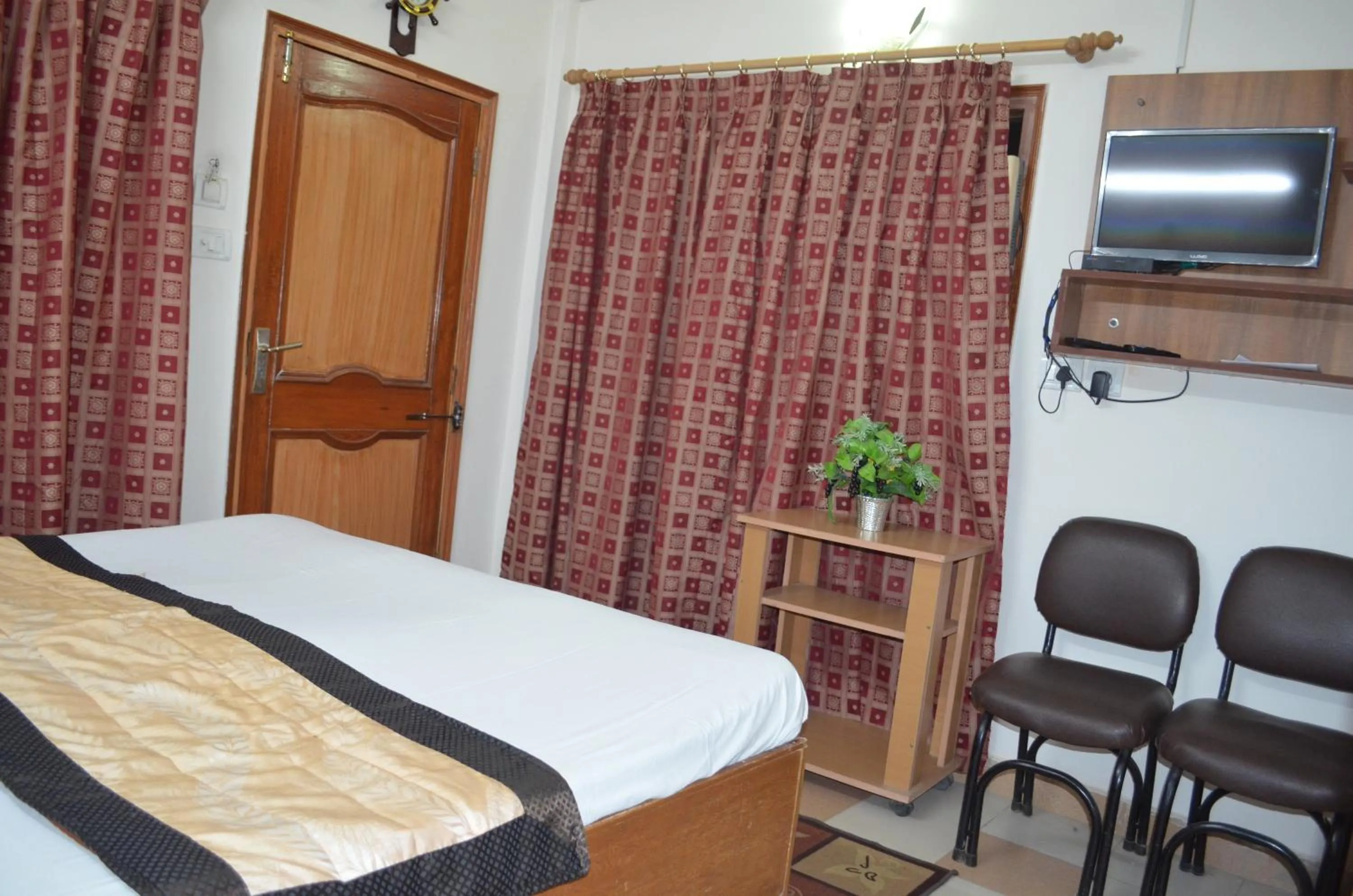 Bedroom, Bed in Hotel Centre Point Resorts Palampur