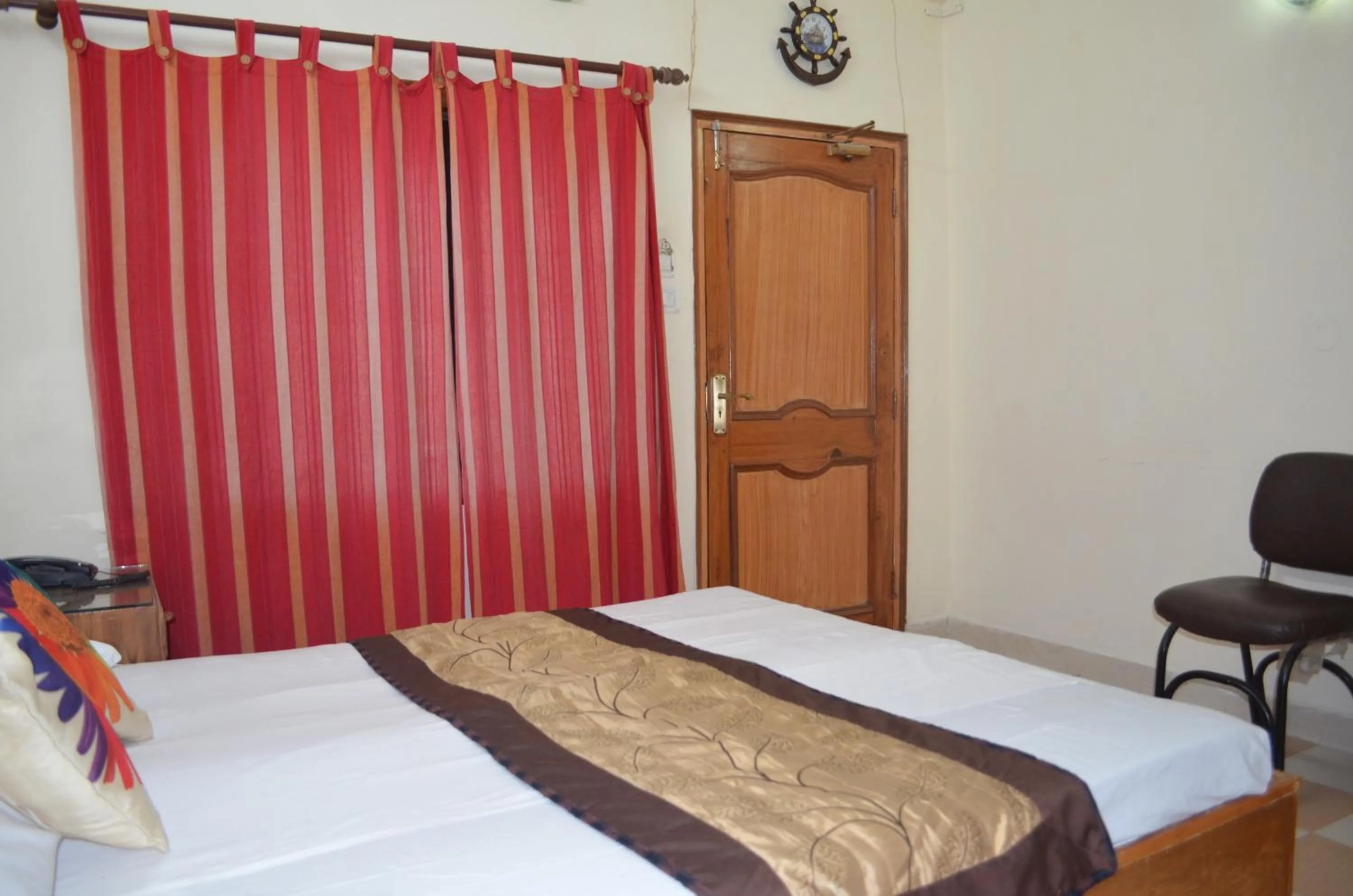 Bedroom, Bed in Hotel Centre Point Resorts Palampur