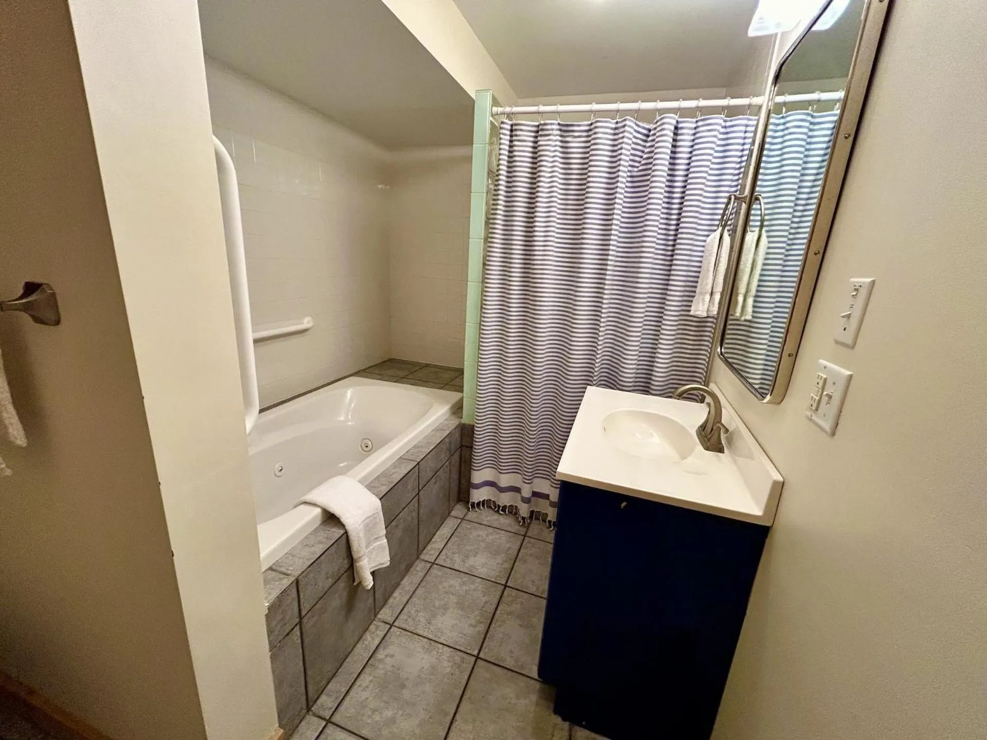 Bathroom, Bed in Bayberry Beach House