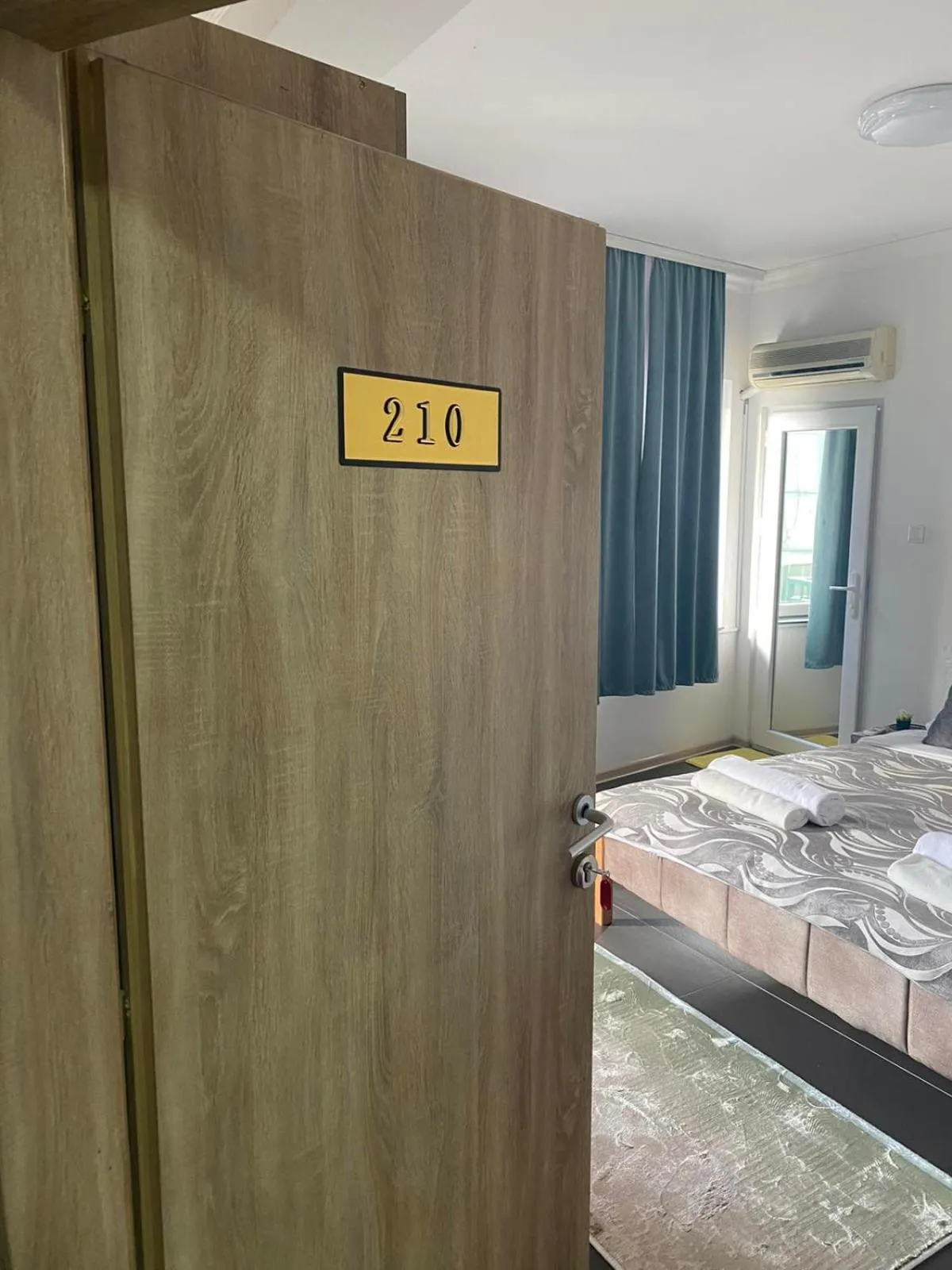 Balcony/Terrace, Bed in Hotel City Rooms Prishtina