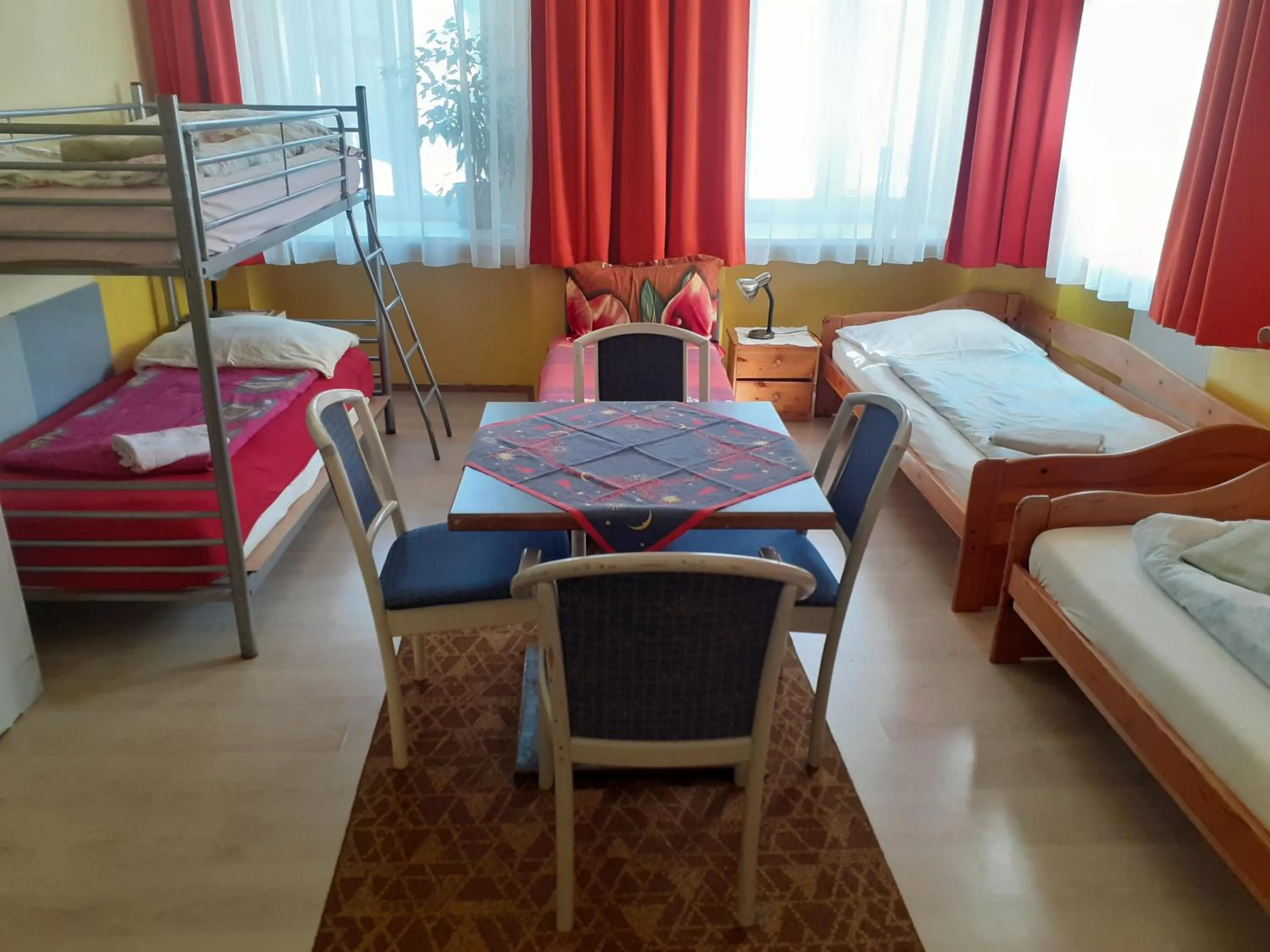 Bedroom, Bed in HappyHostel