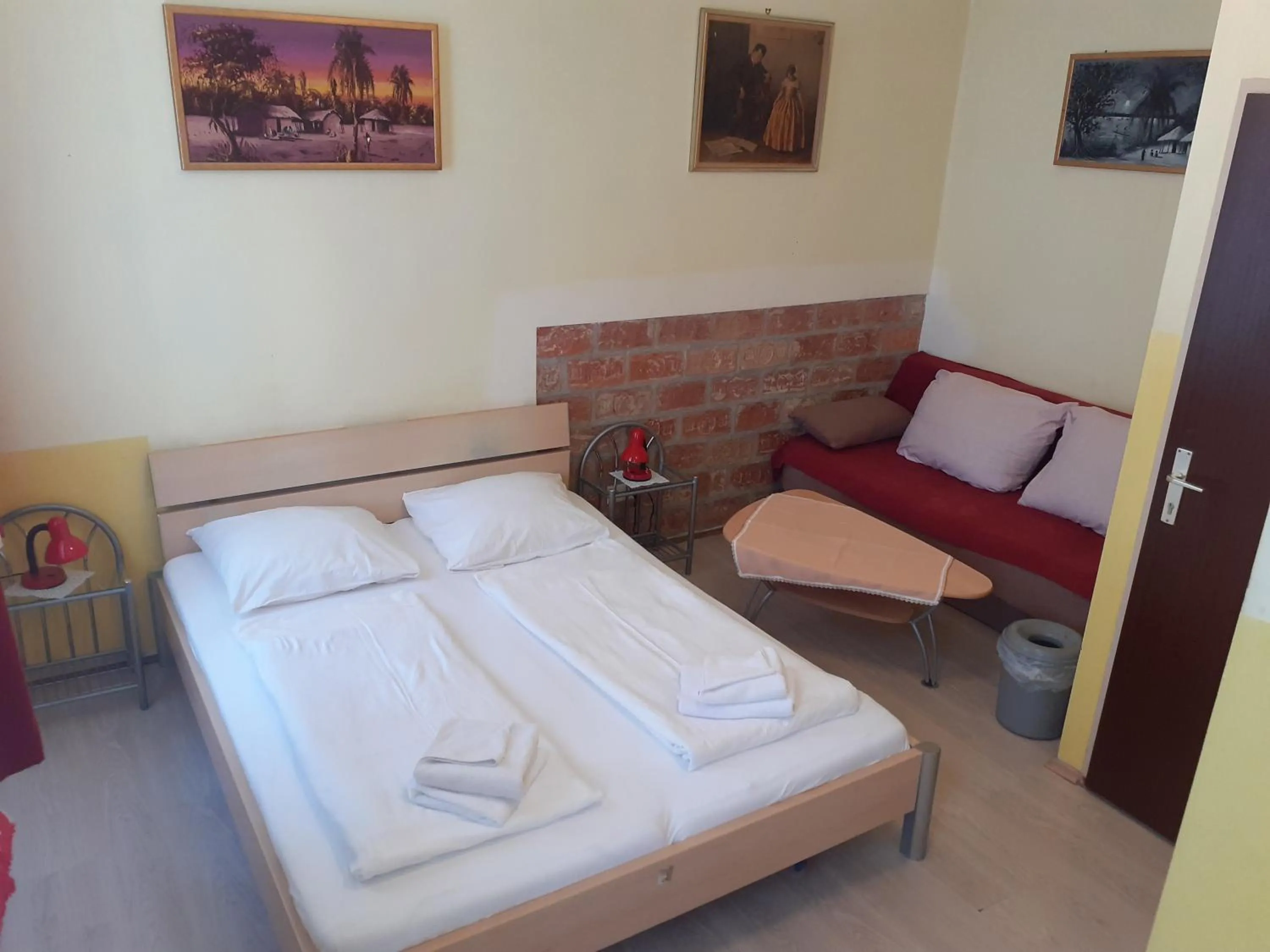 Photo of the whole room, Bed in HappyHostel