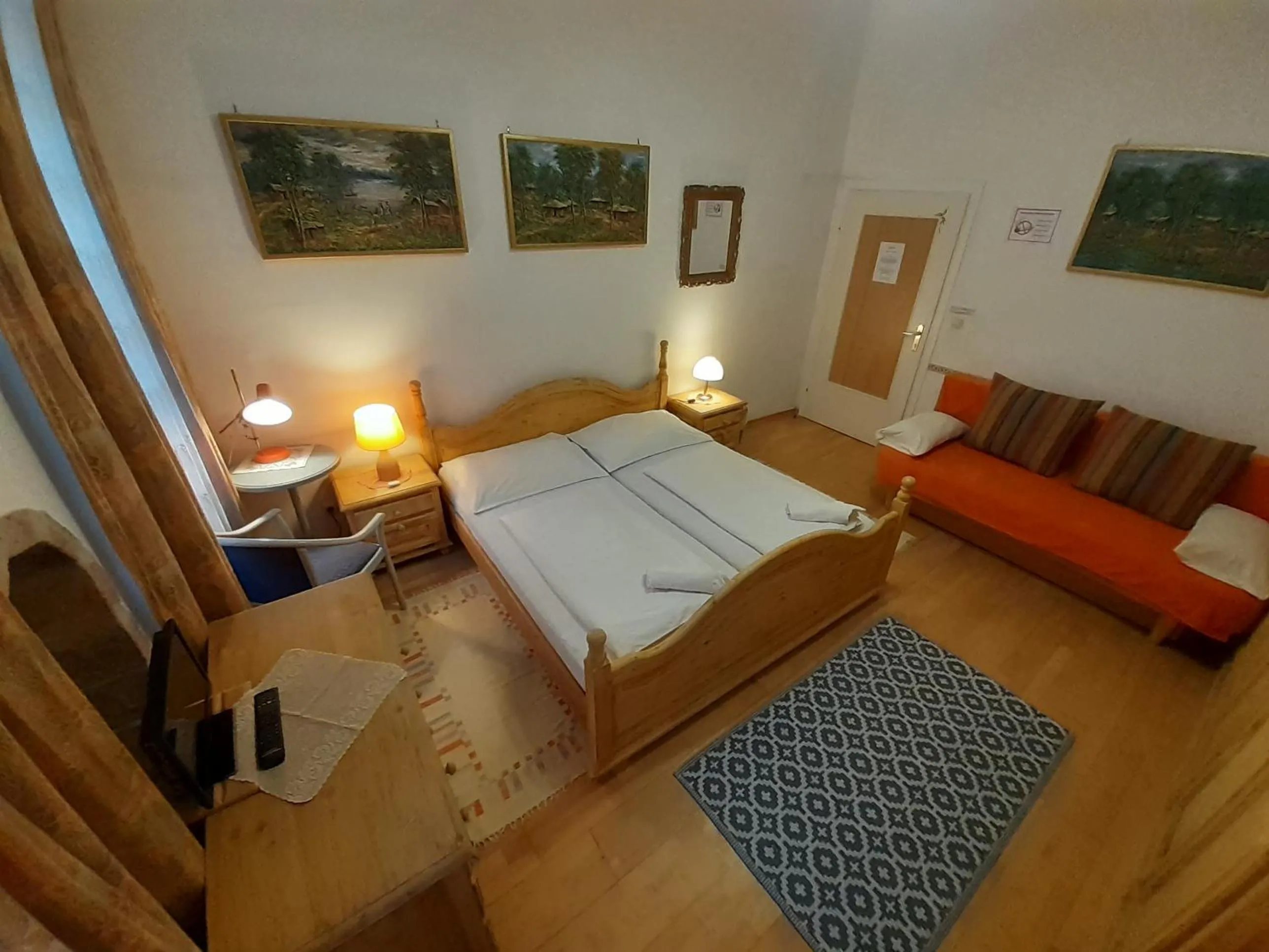 Photo of the whole room, Bed in HappyHostel