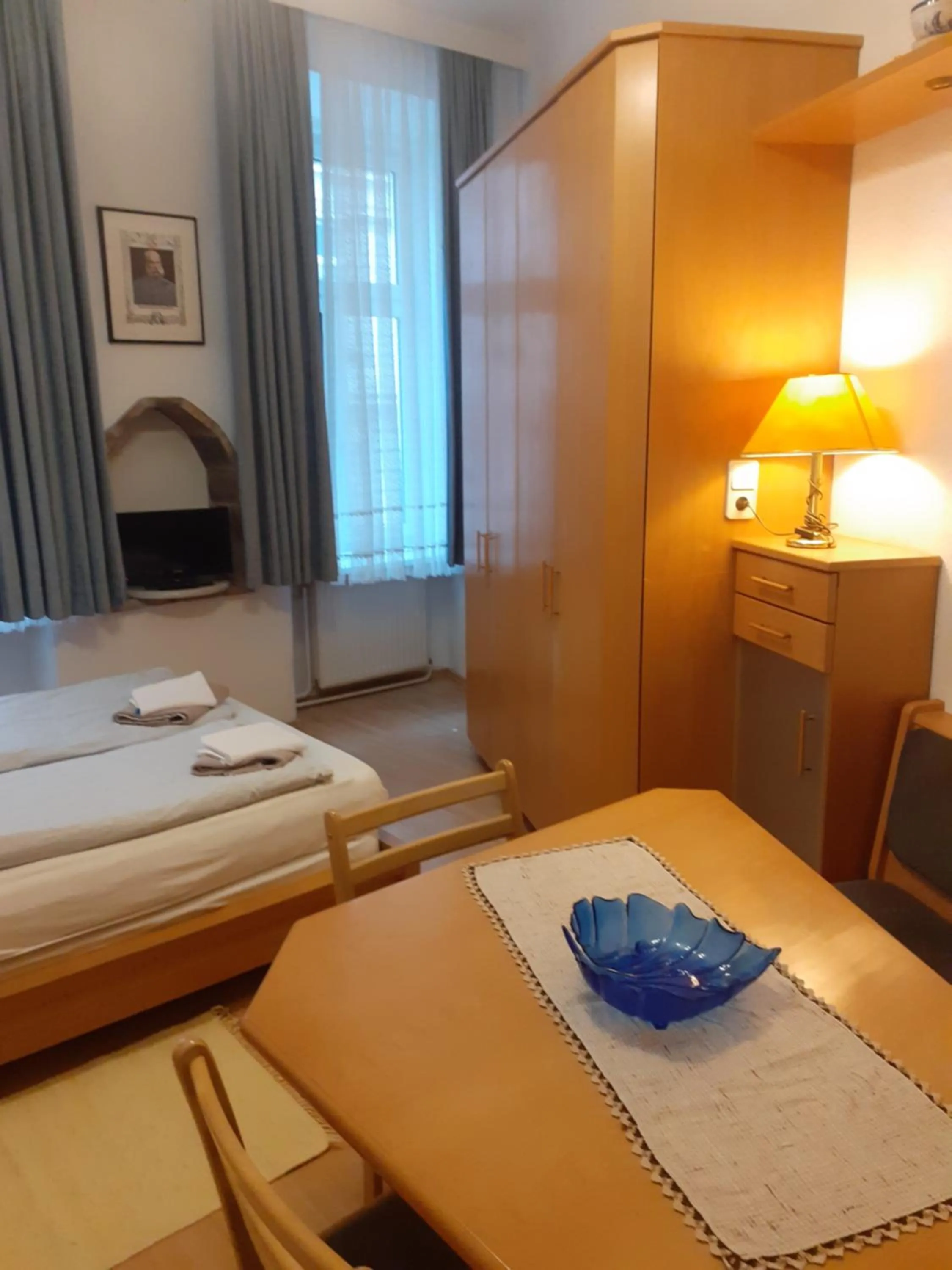 Bedroom, Bed in HappyHostel