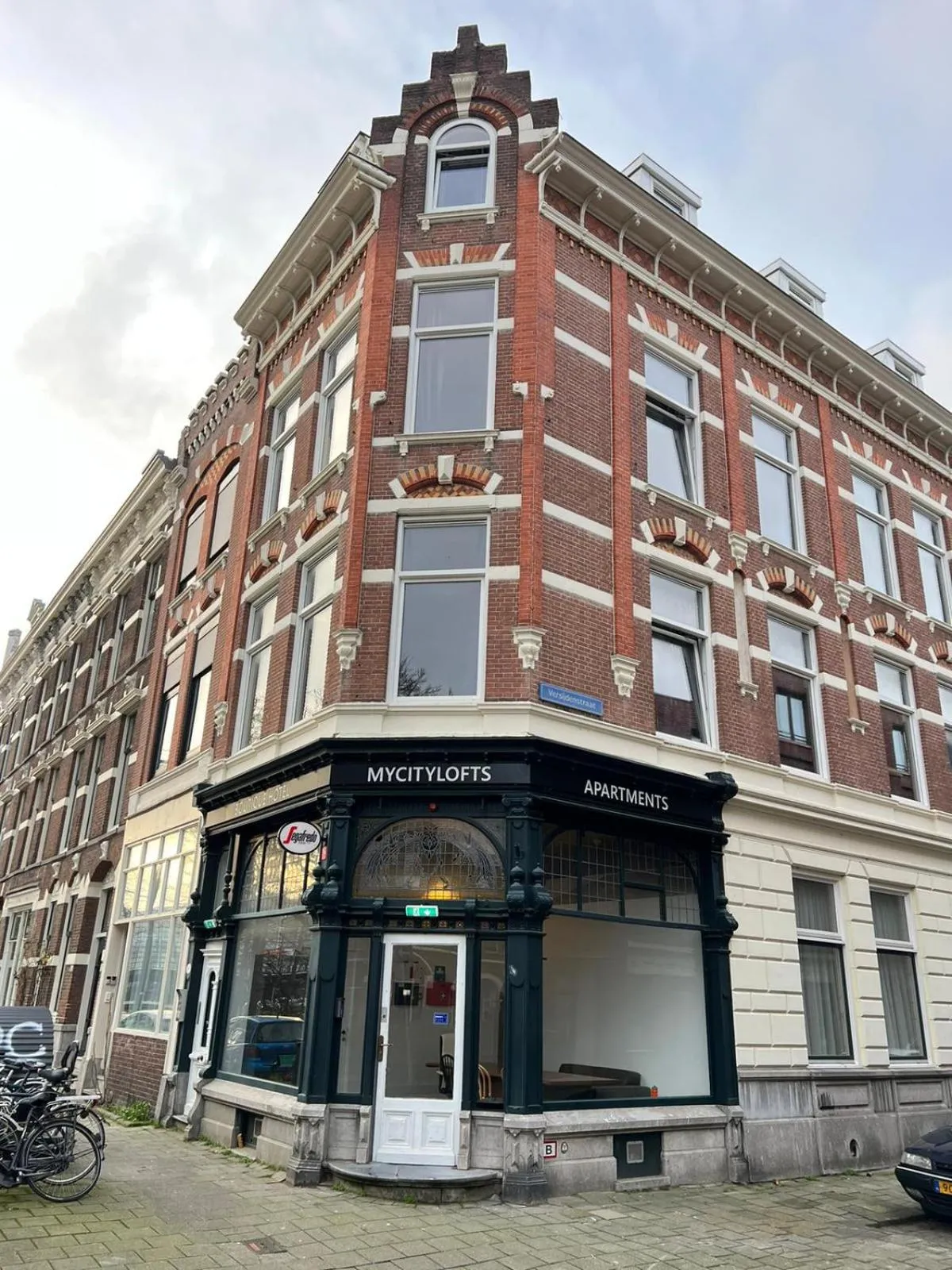 Property building in Rotterdam Inn