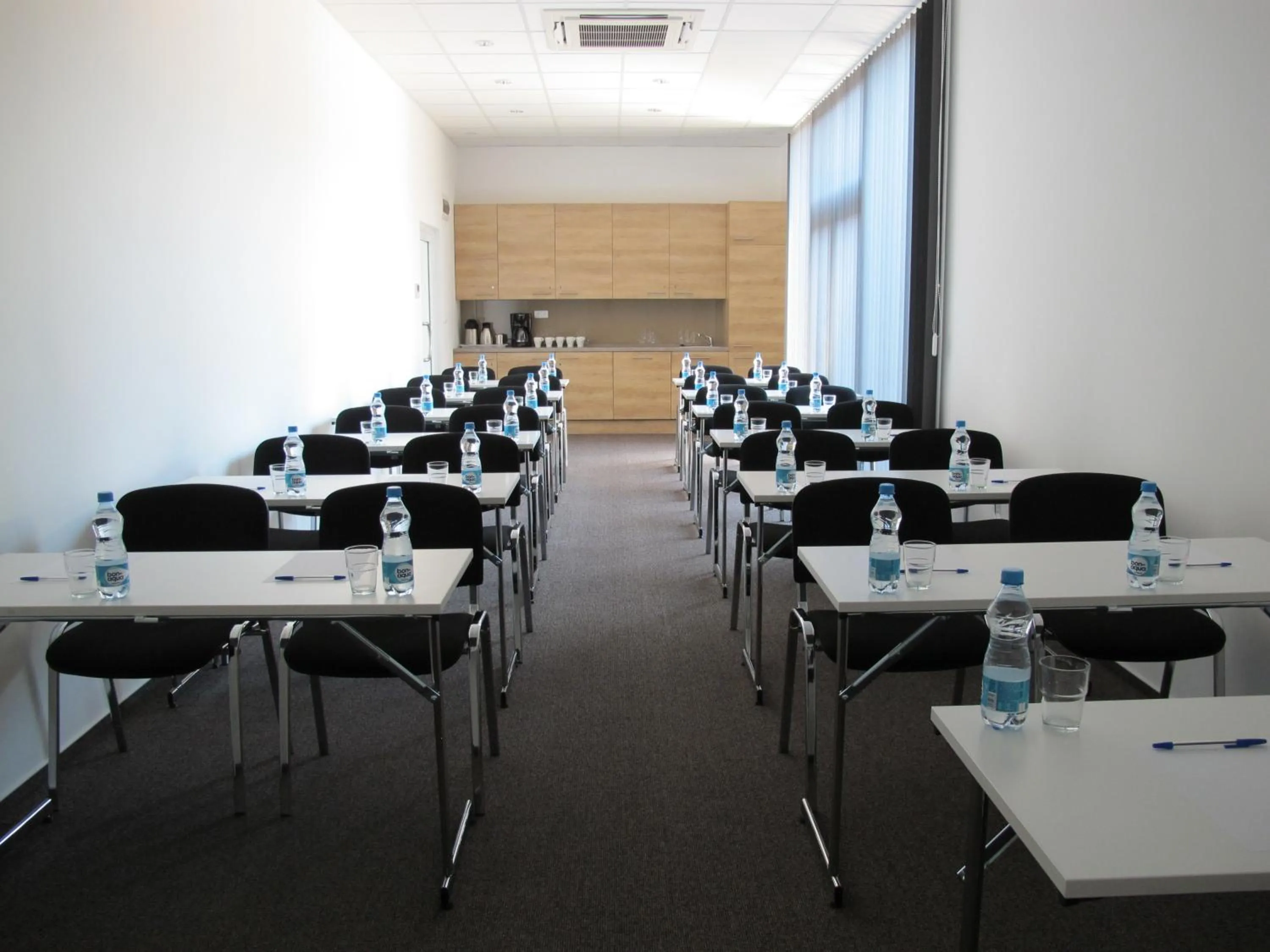 Business facilities in Hotel Kapitol