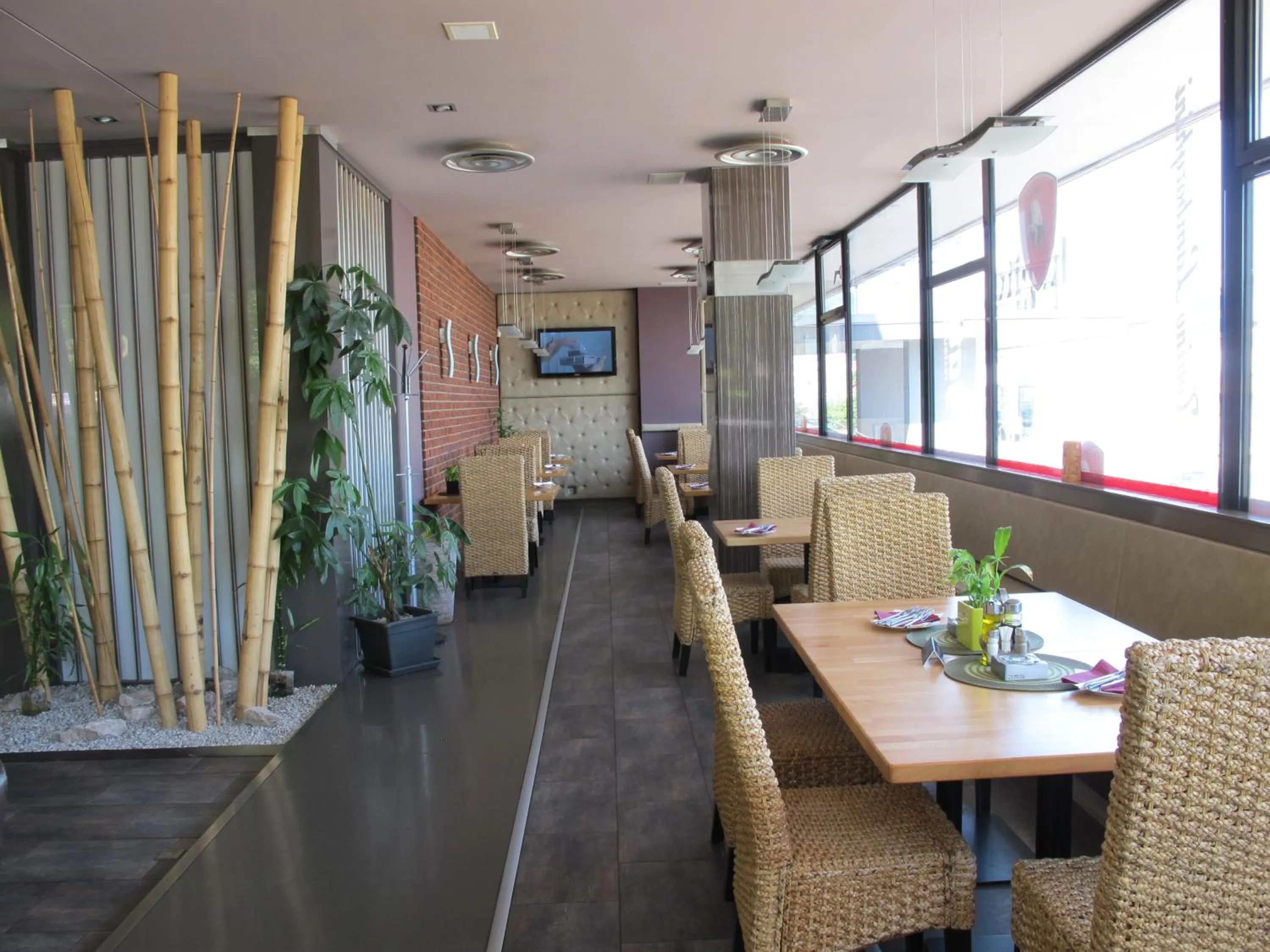 Restaurant/places to eat in Hotel Kapitol