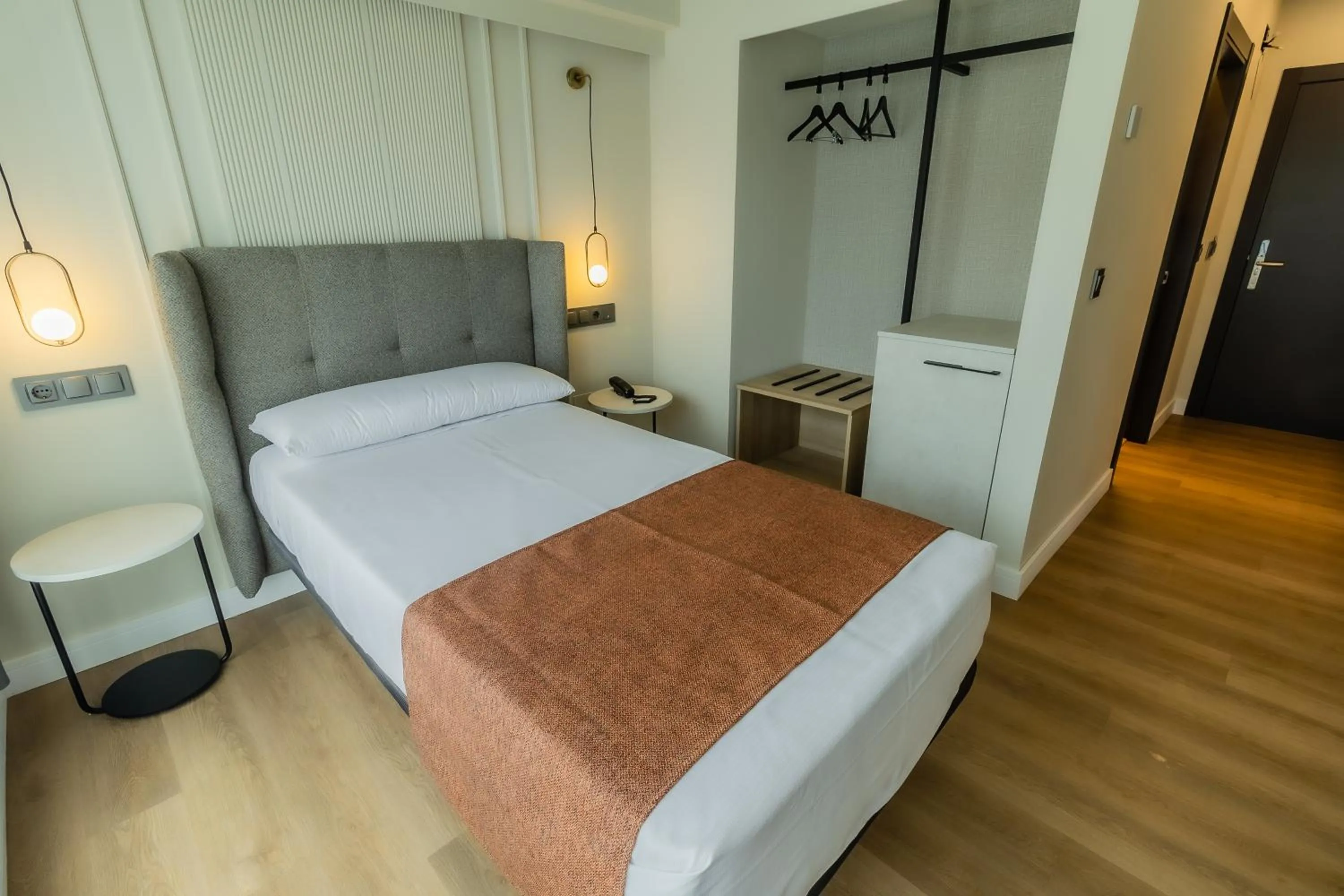 Photo of the whole room, Bed in HOTEL CORONA DE PADRÓN