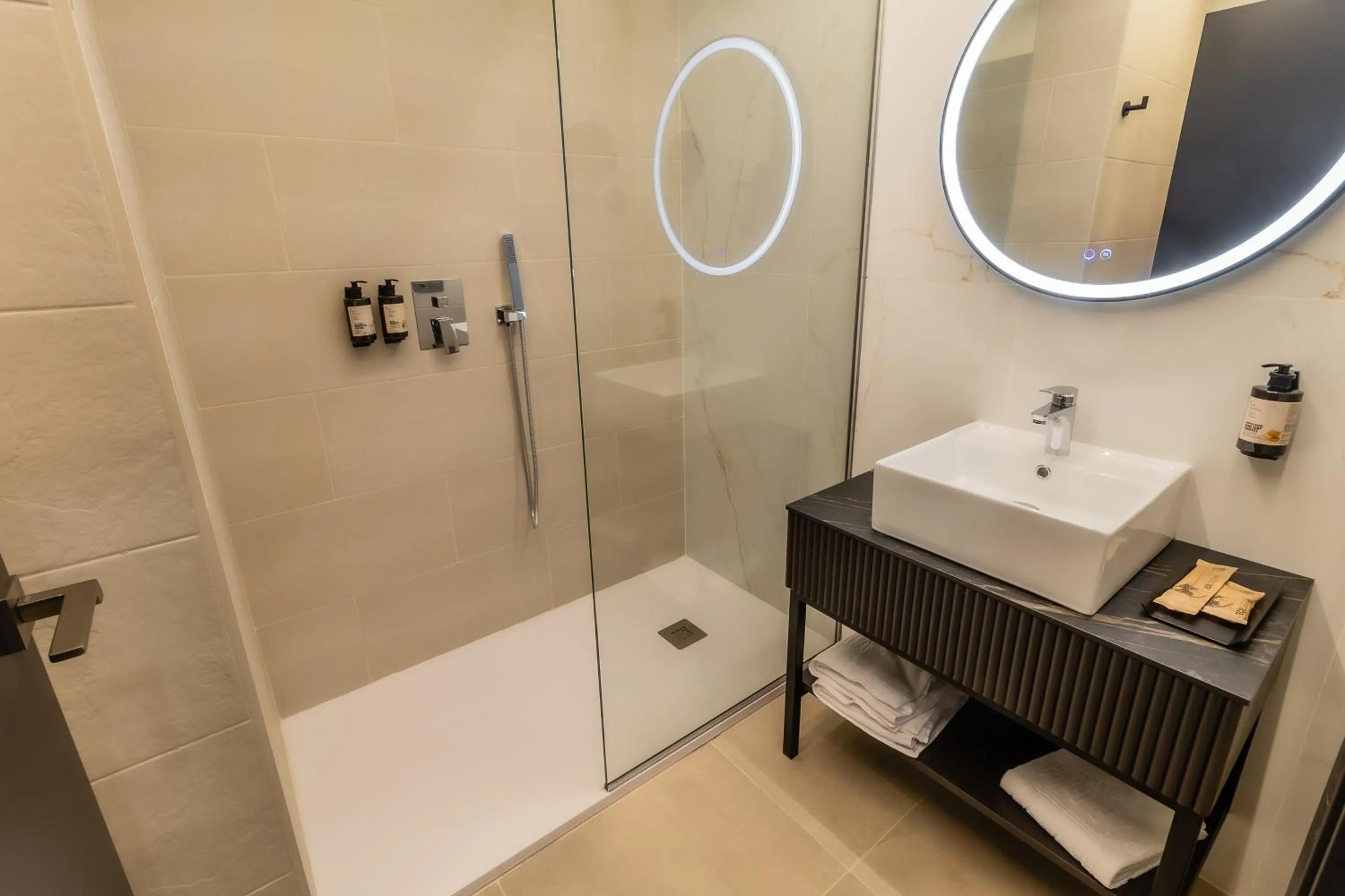 Bathroom in HOTEL CORONA DE PADRÓN