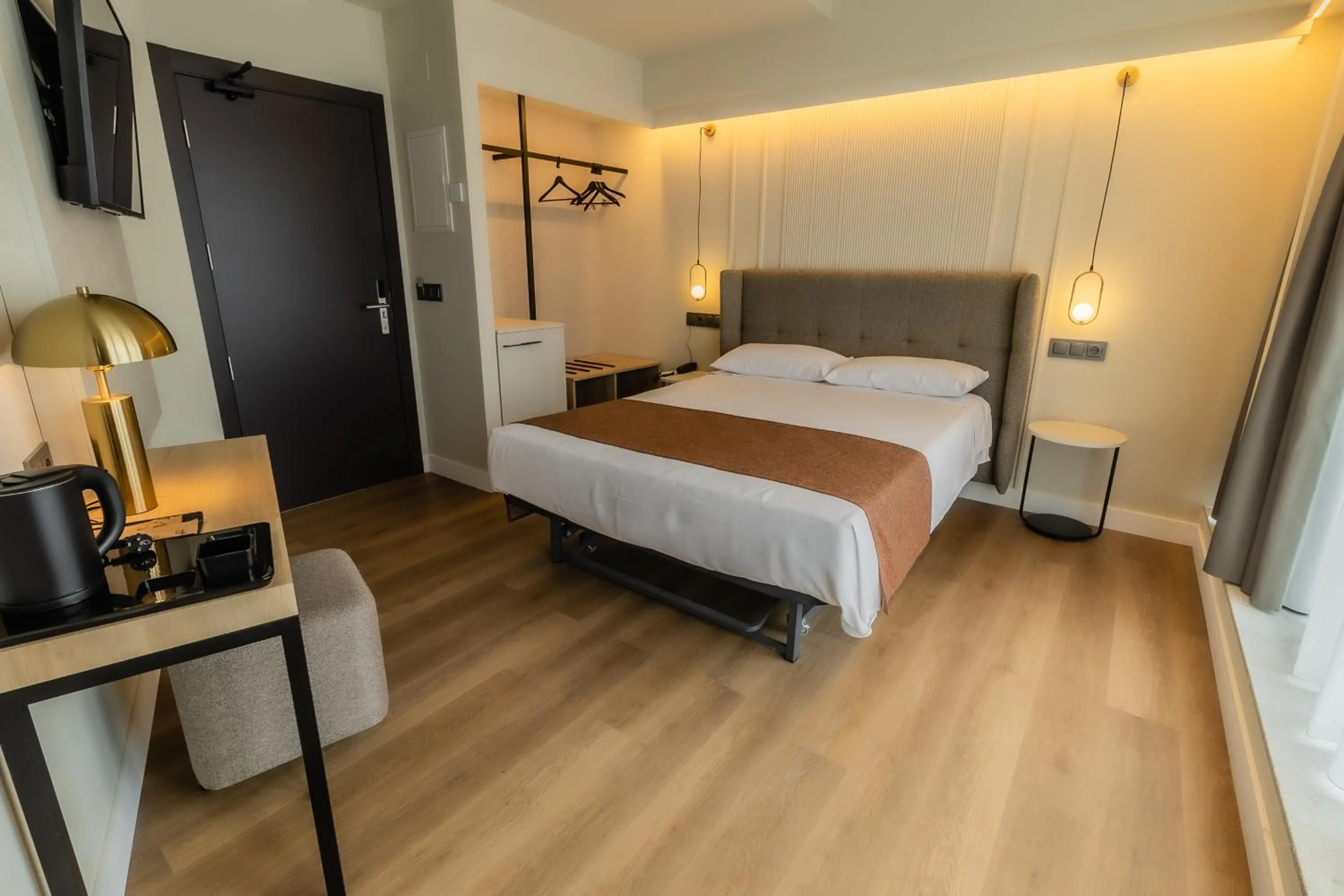 Photo of the whole room, Bed in HOTEL CORONA DE PADRÓN