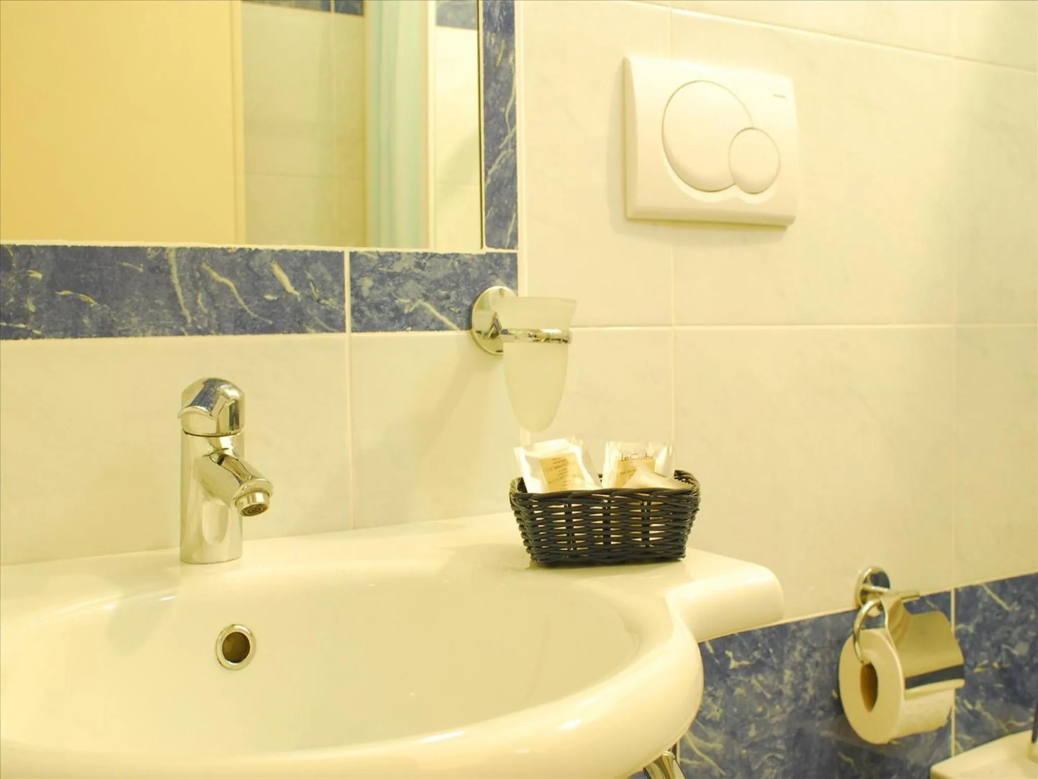 Bathroom in Hotel Veliero