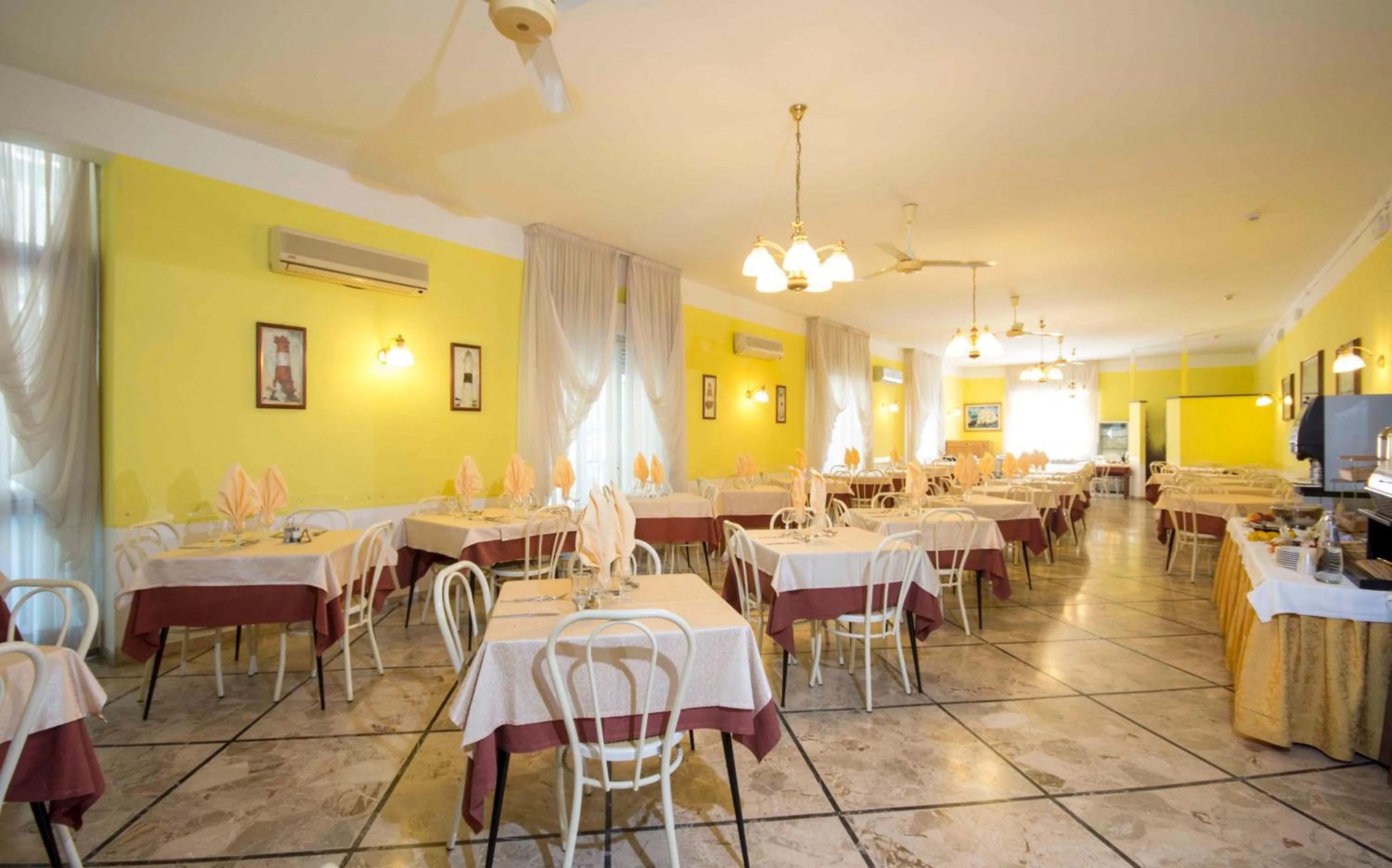 Restaurant/places to eat in Hotel Veliero