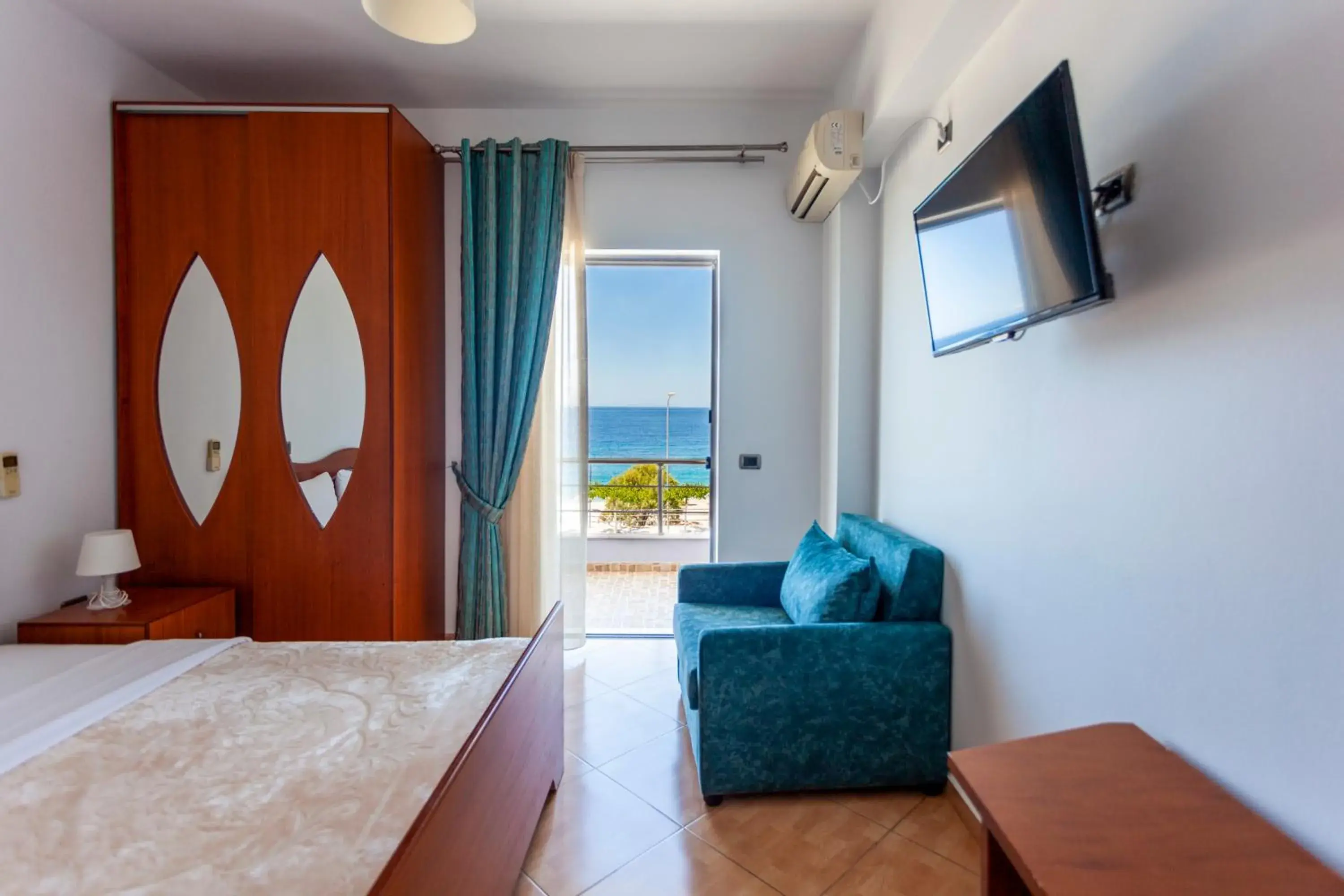 Triple Room with Mountain View in Dhima Hotel Triple Room with Mountain View in Dhima Hotel