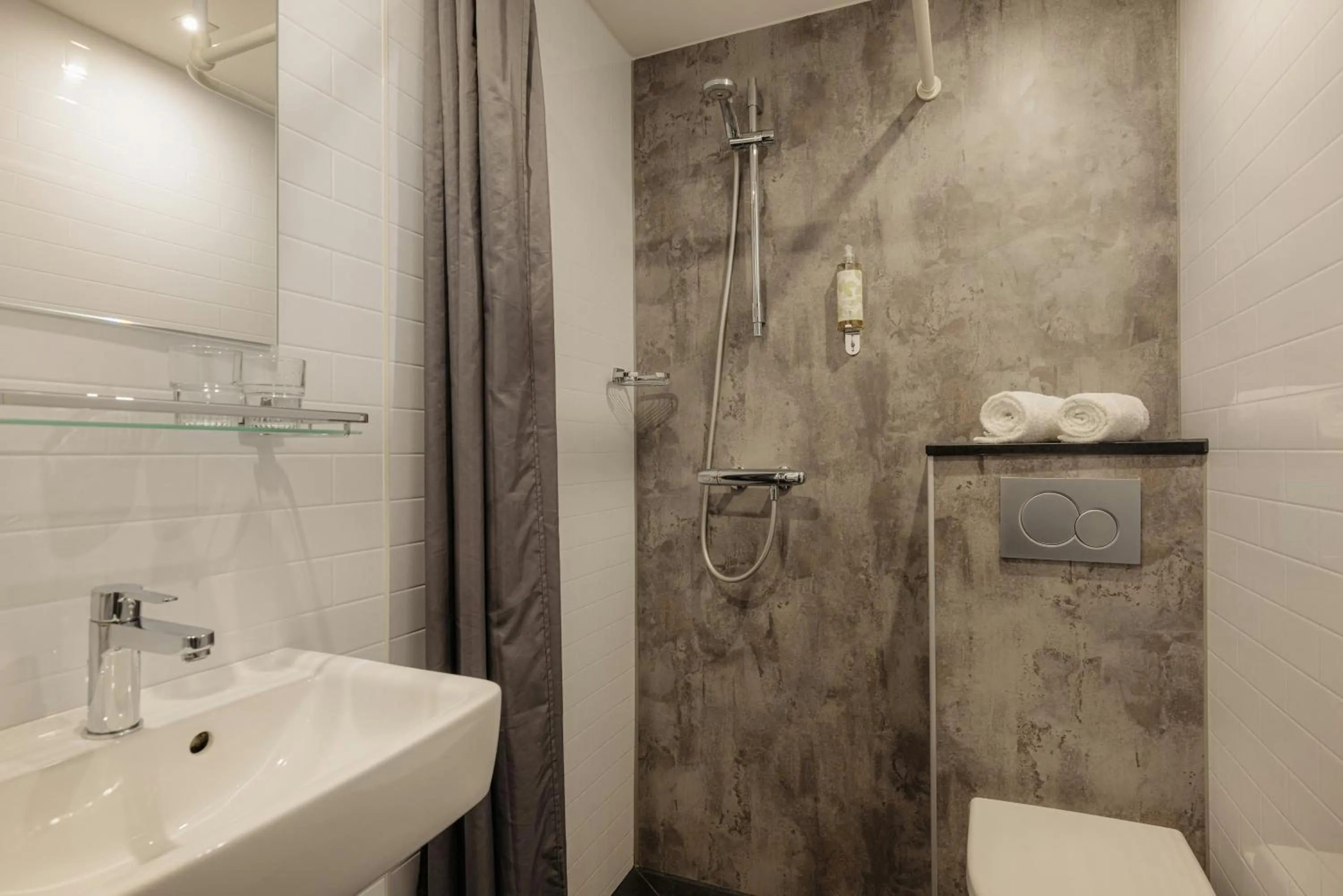 Bathroom in Leonardo Boutique Hotel The Lancaster Amsterdam