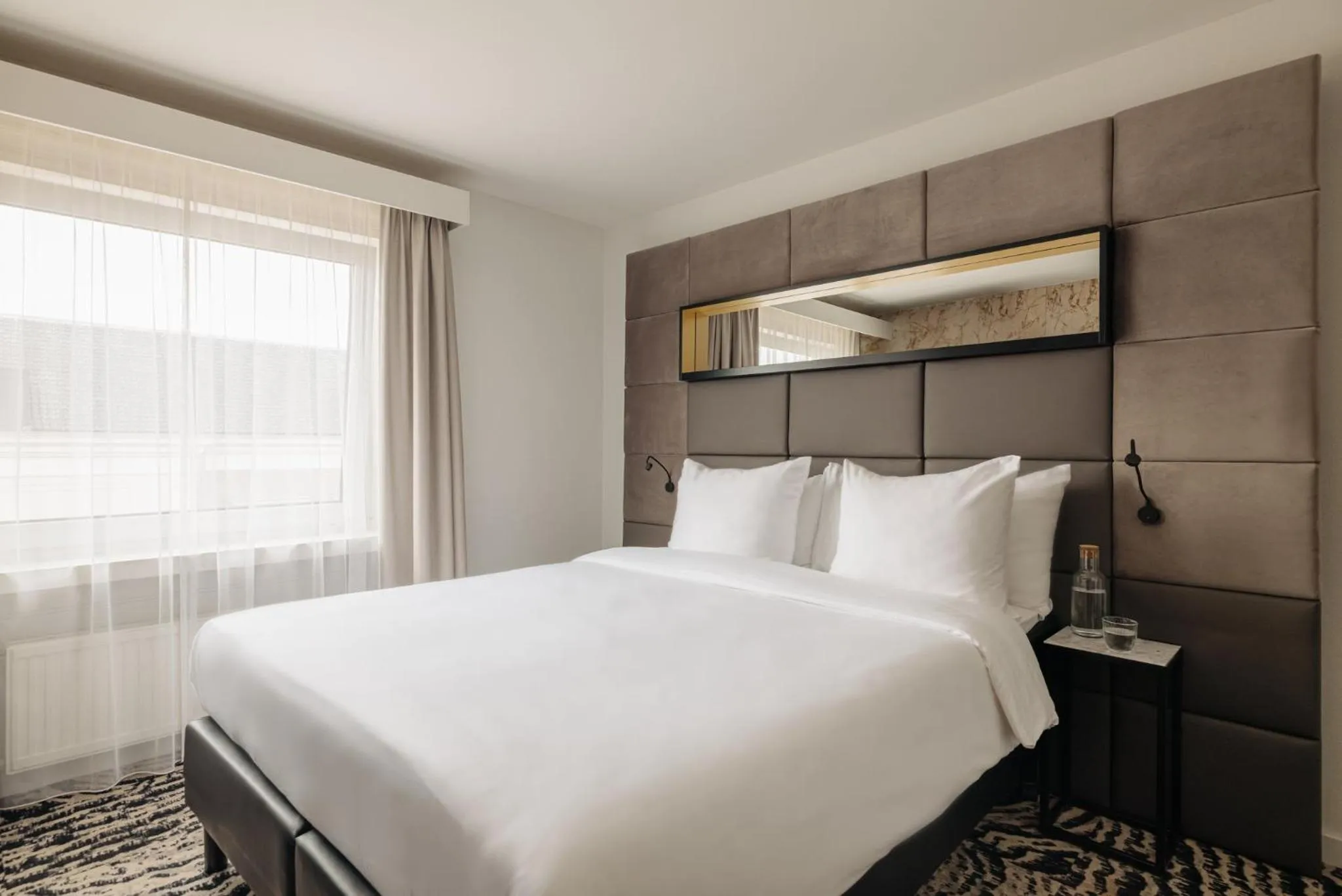 Facade/entrance, Bed in Leonardo Boutique Hotel The Lancaster Amsterdam