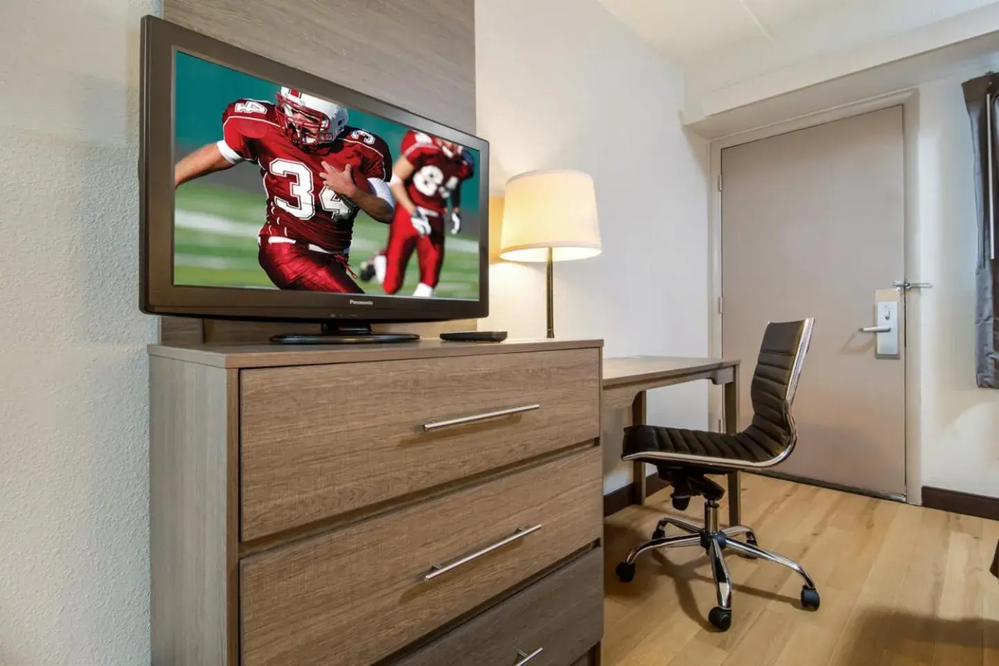 Standard King Room Disability Access Smoke Free in Red Roof Inn Durham - Duke Univ Medical Center Standard King Room Disability Access Smoke Free in Red Roof Inn Durham - Duke Univ Medical Center