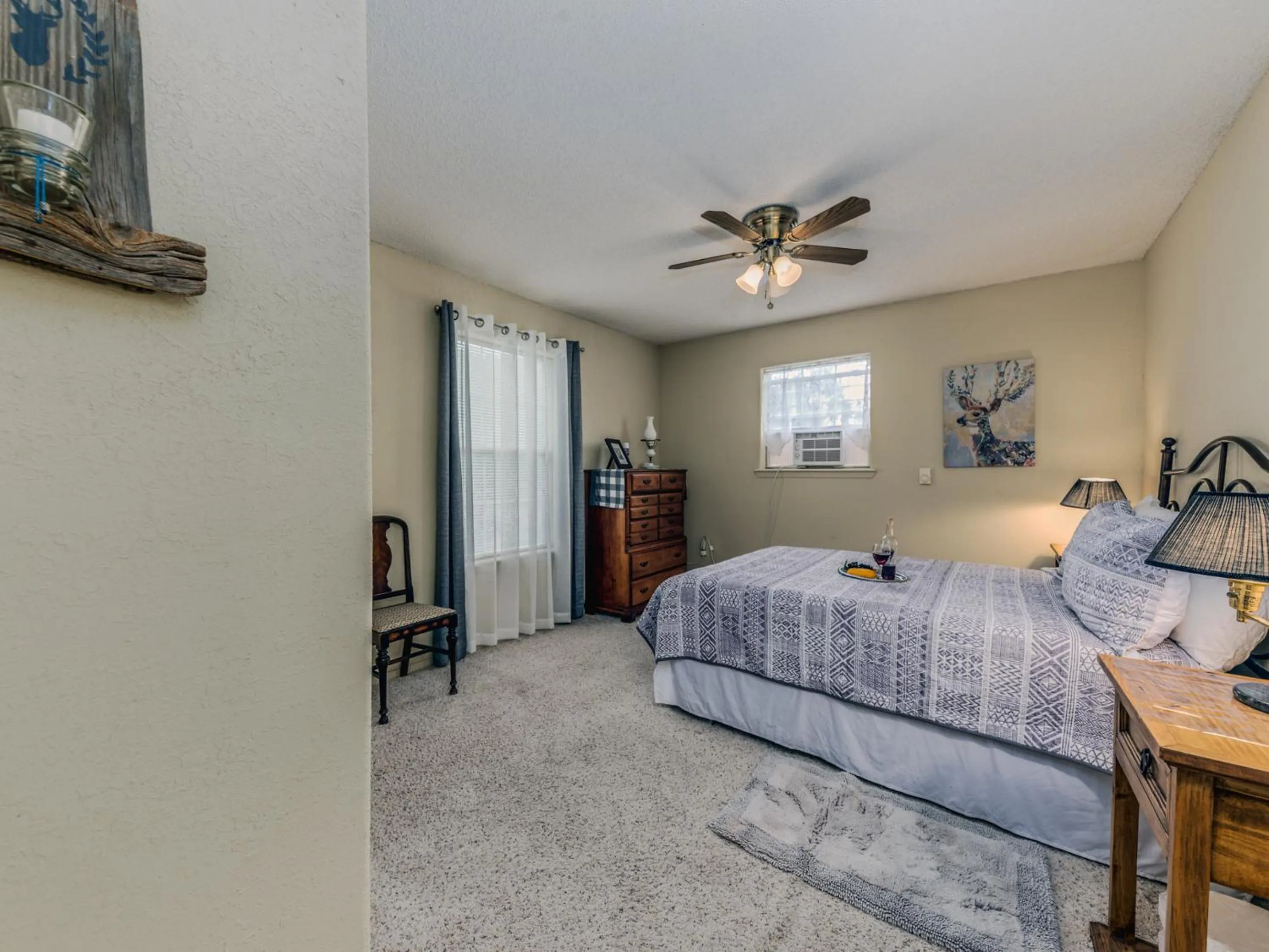 Property building, Bed in Hidden Forest Lodge