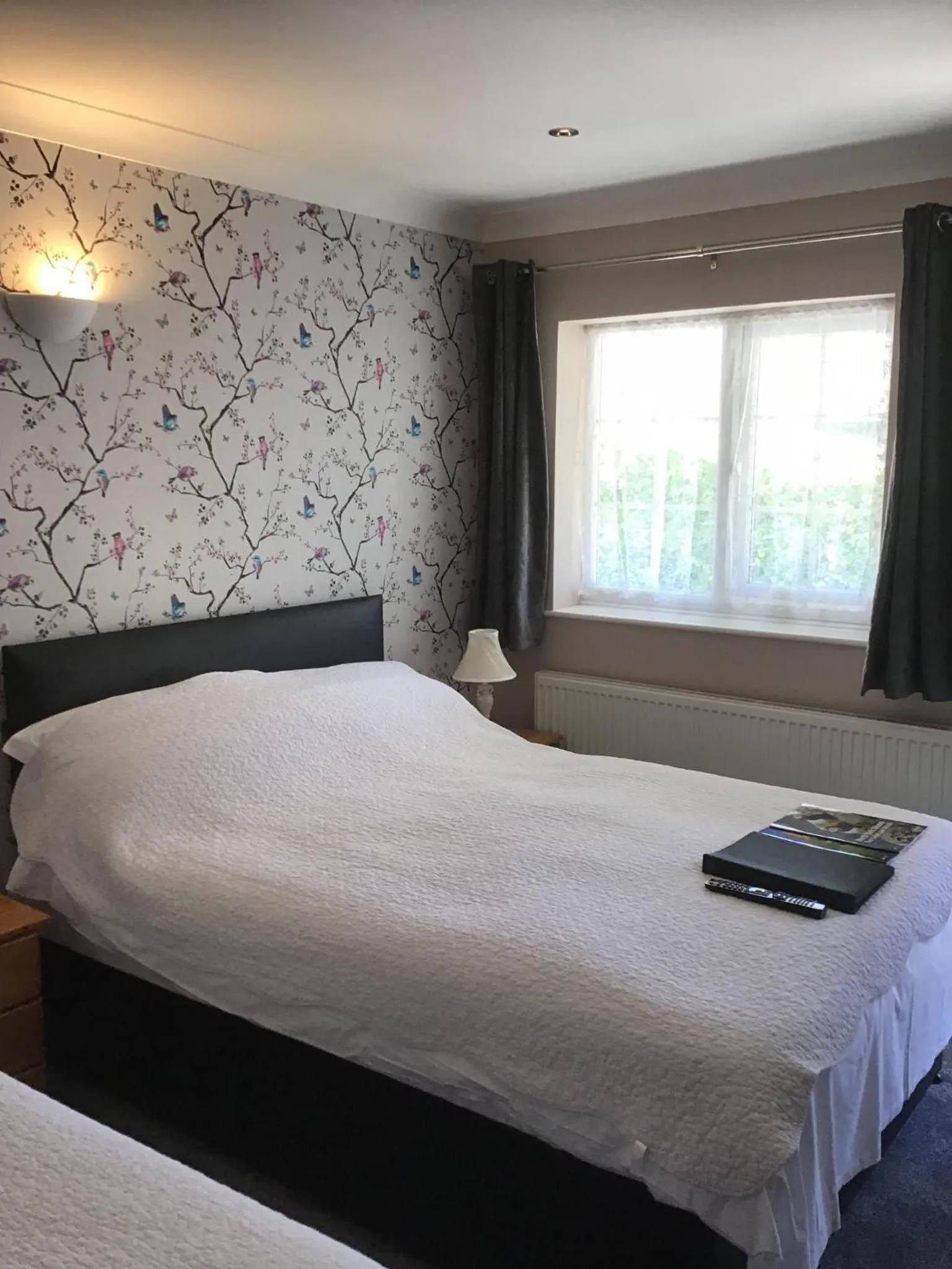 Bed in The New Inn Motel