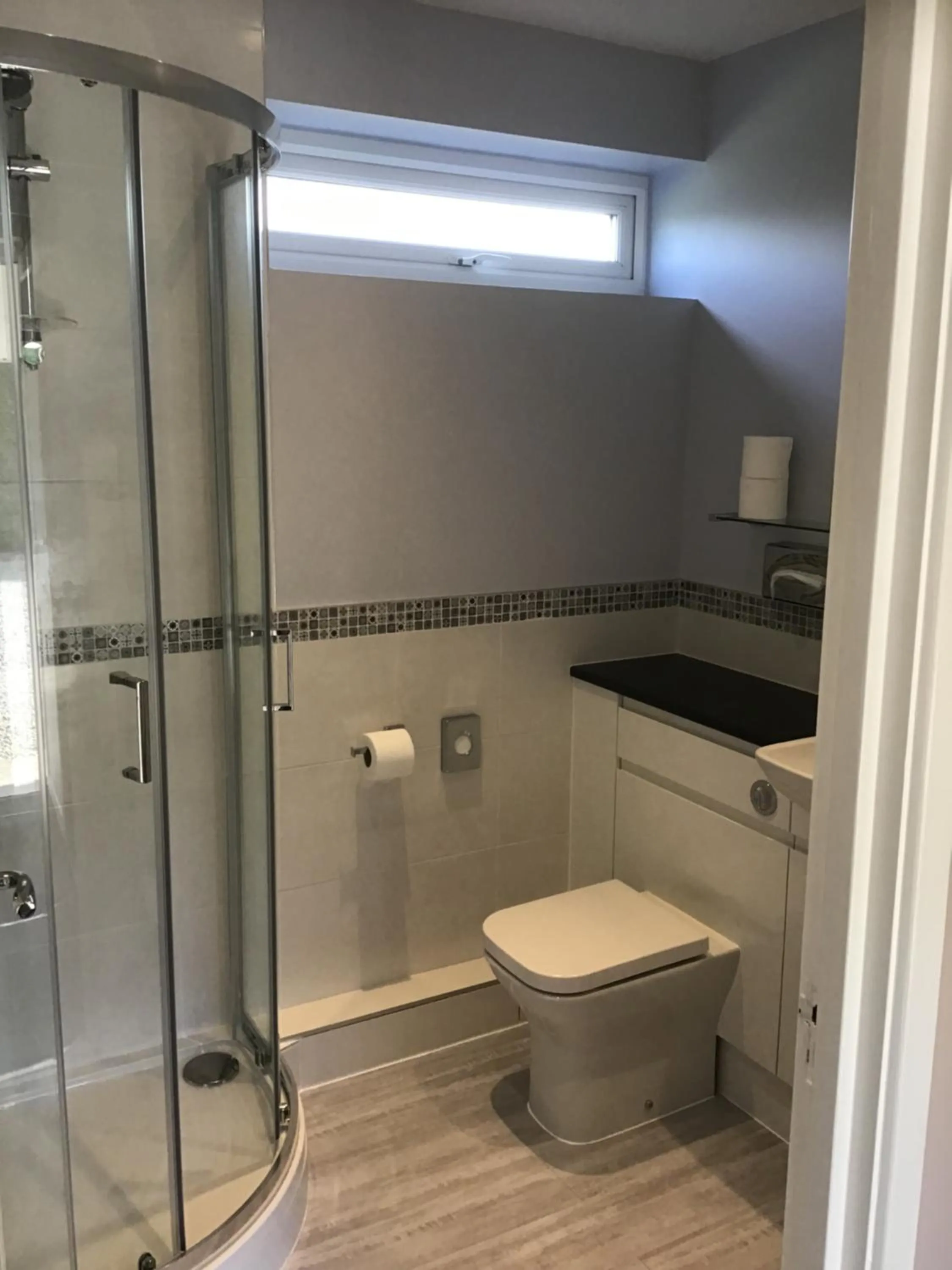 Bathroom in The New Inn Motel