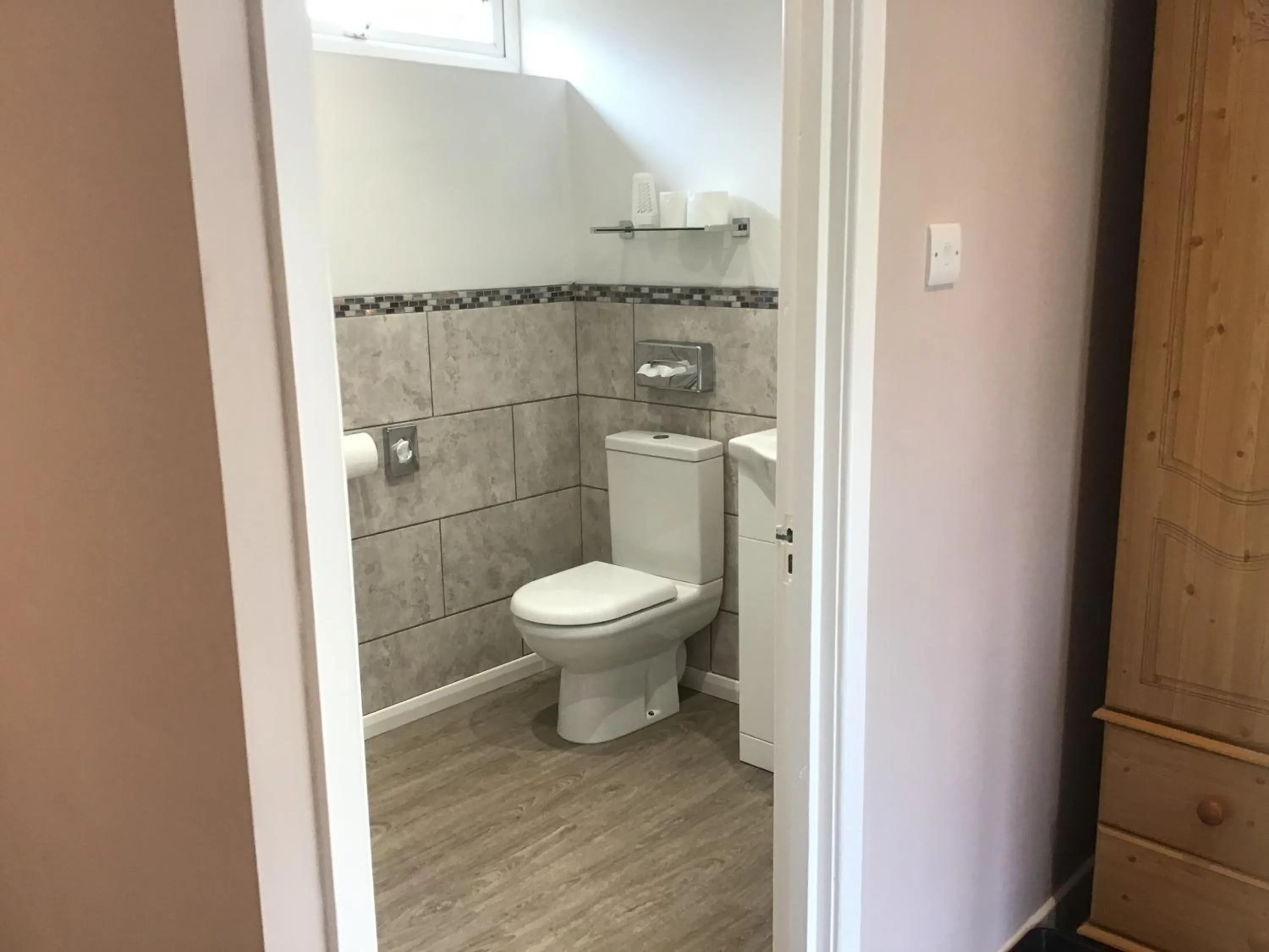 Bathroom in The New Inn Motel