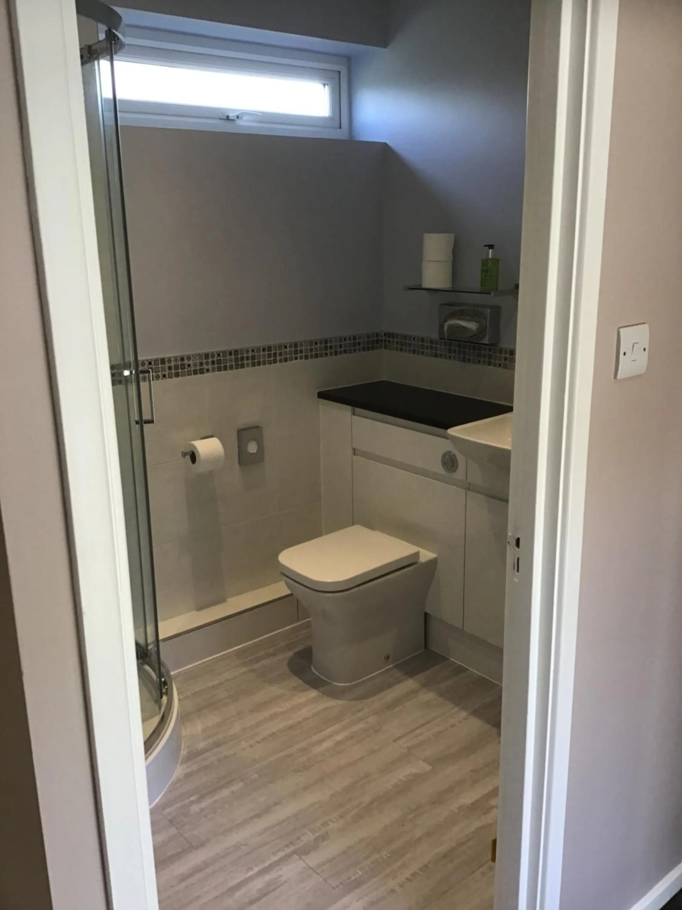 Bathroom in The New Inn Motel