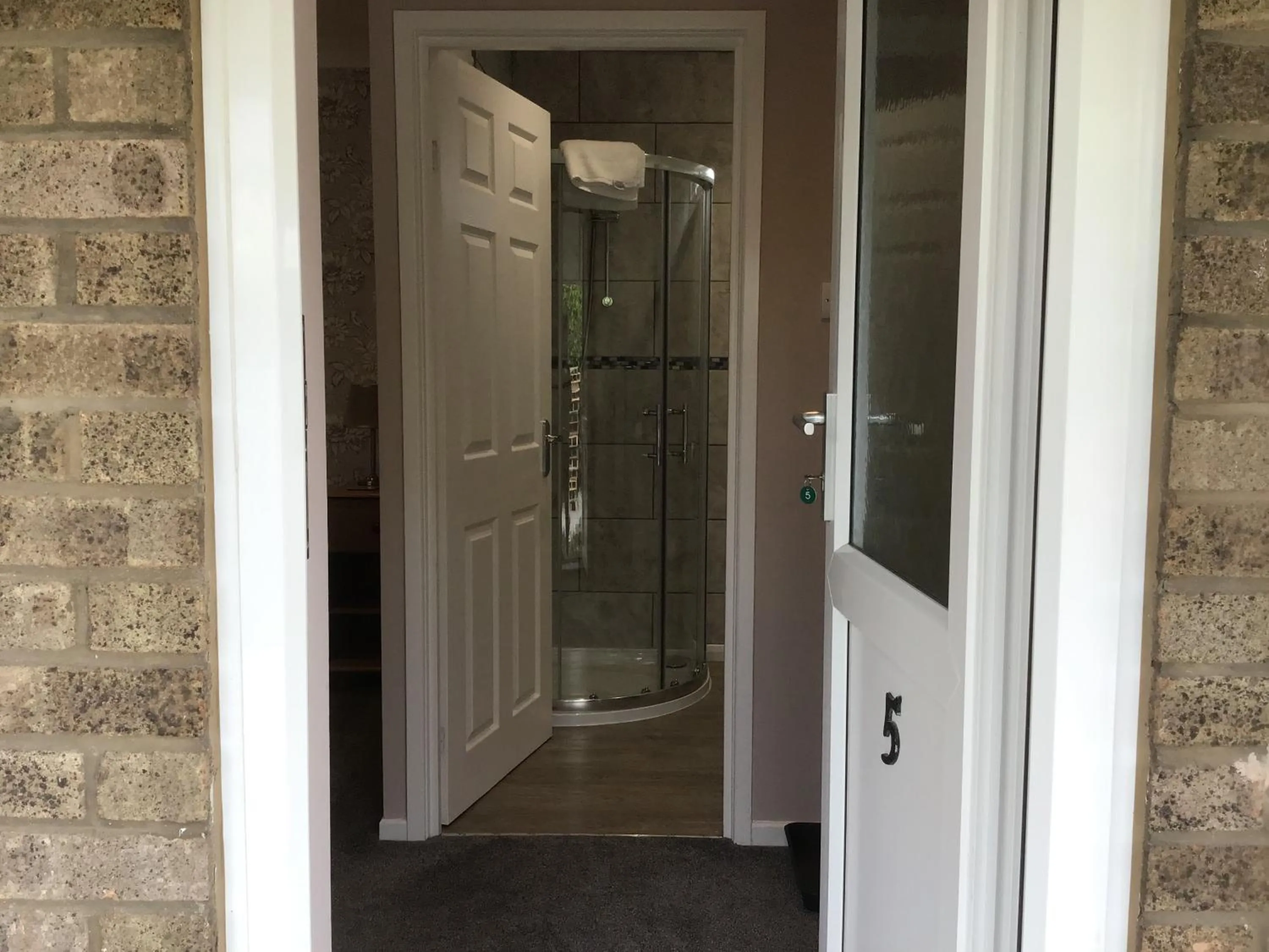 Bathroom in The New Inn Motel