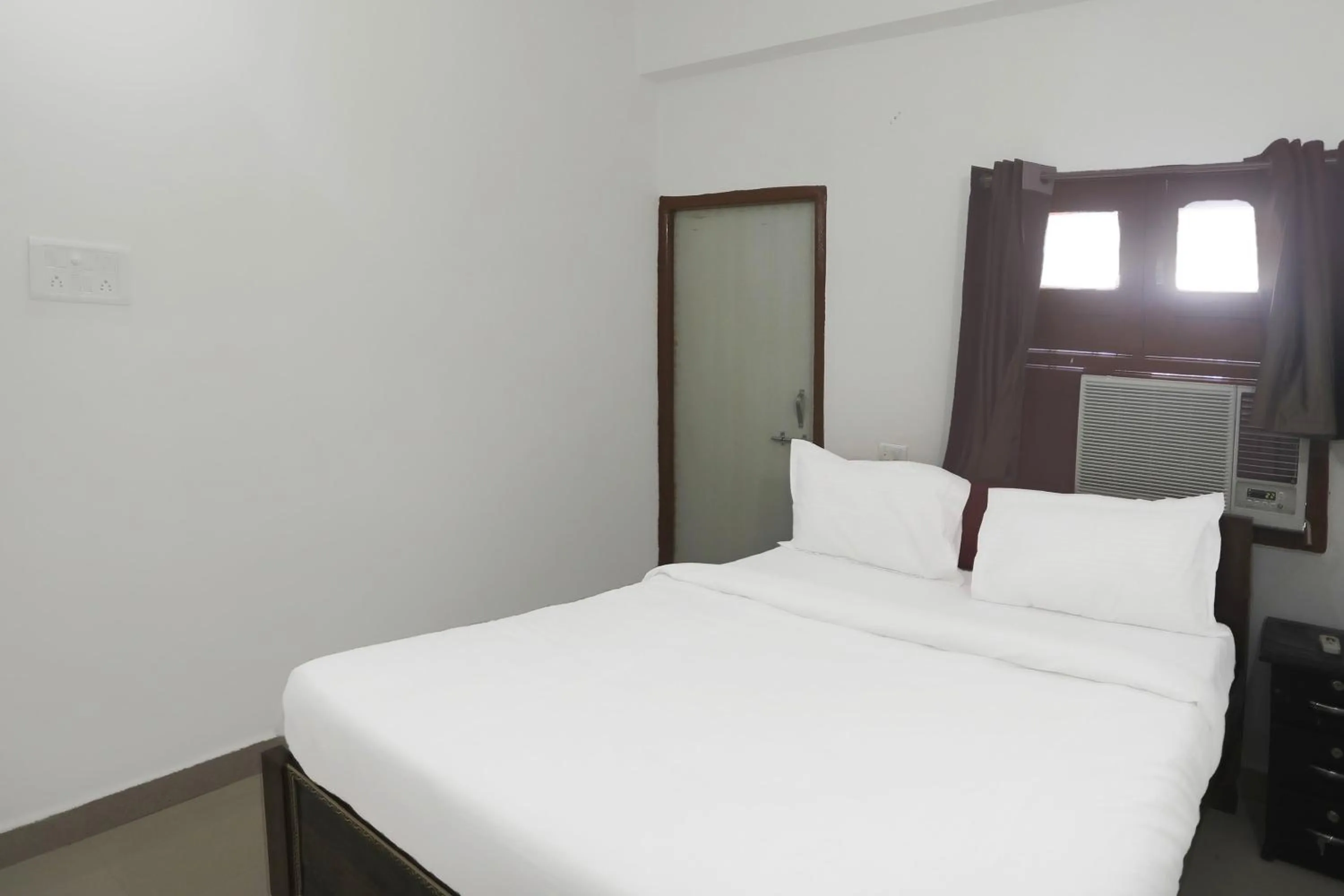 Bedroom, Bed in Hotel O Patliputra View