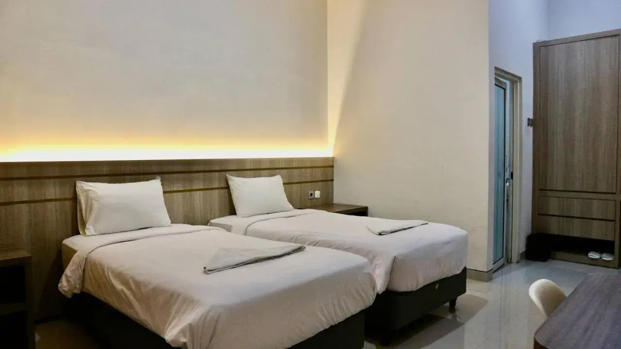 Superior Double or Twin Room in El Malik hotel Sumenep Superior Double or Twin Room in El Malik hotel Sumenep