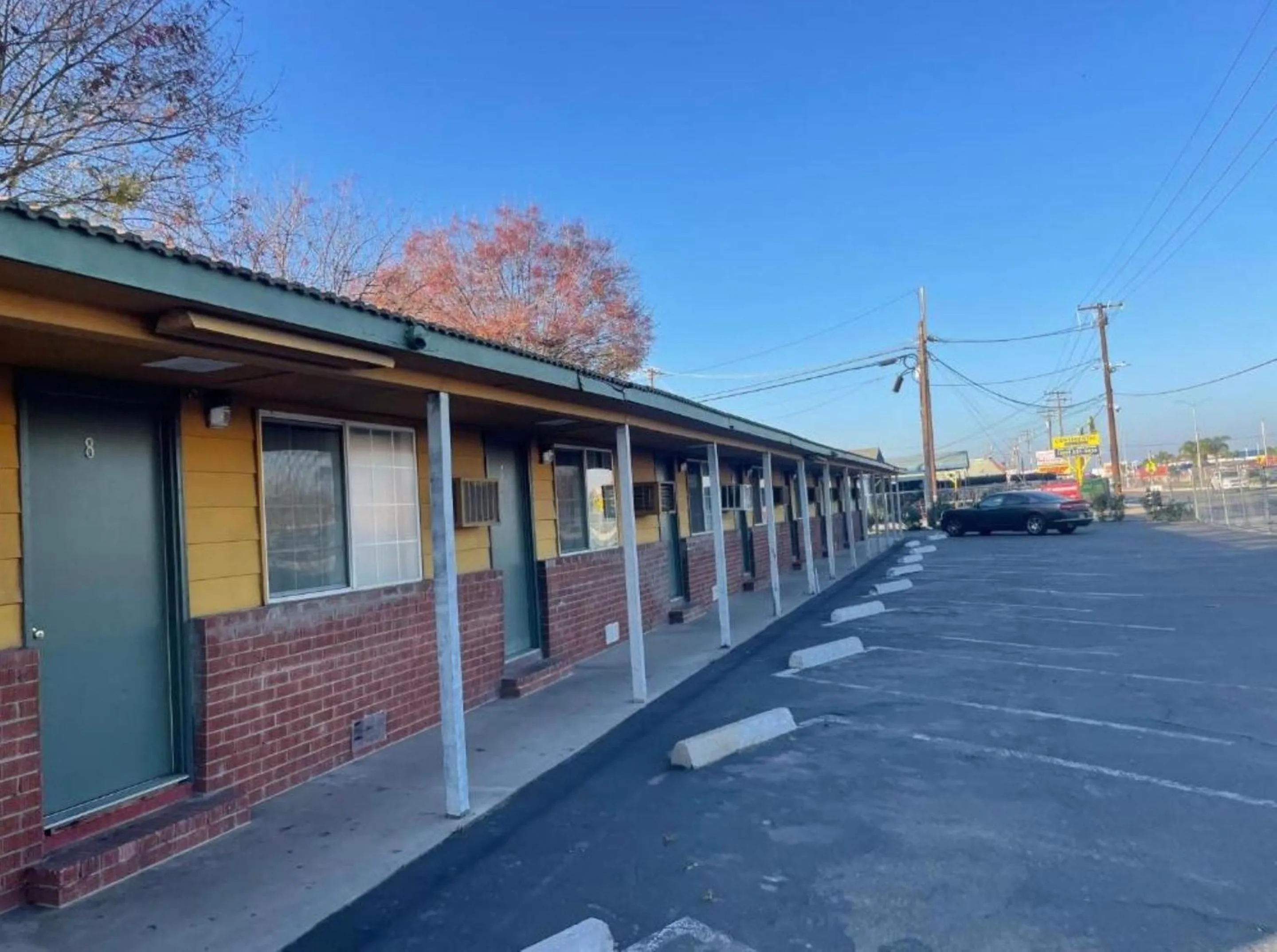 Parking in Oak Motel Modesto CA