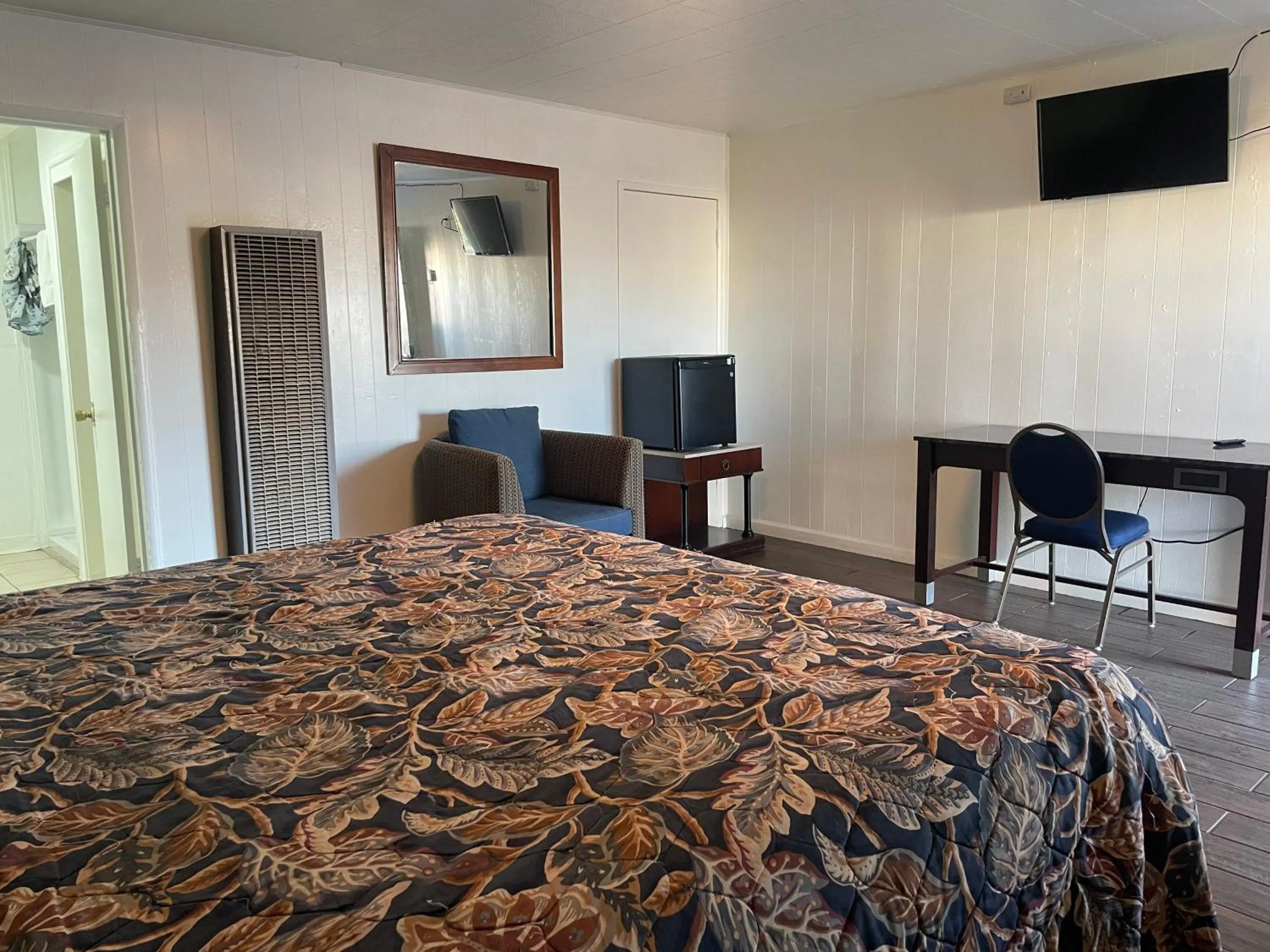 Bedroom, Bed in Oak Motel Modesto CA