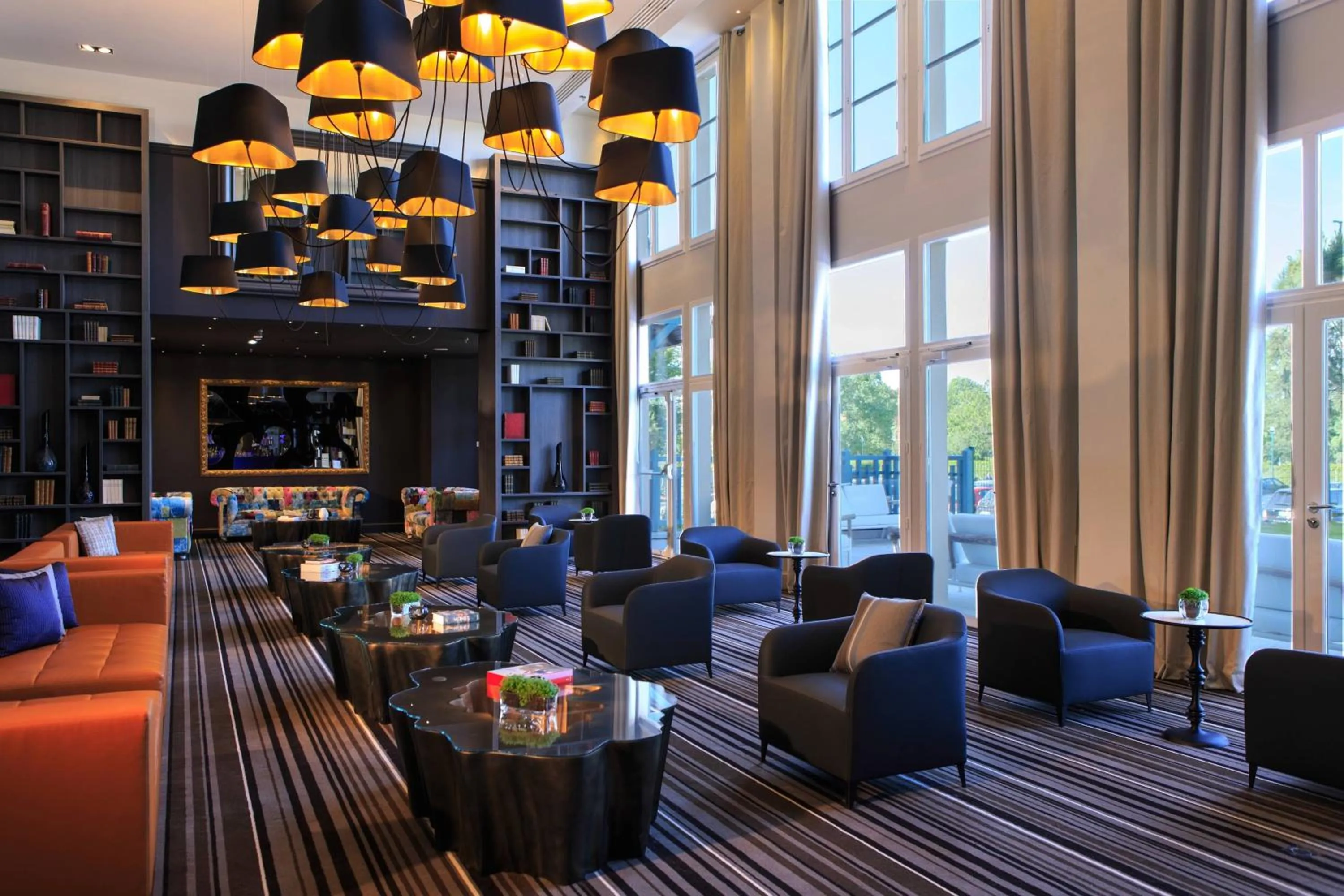 Lobby or reception in Renaissance Paris Hippodrome de St. Cloud Hotel