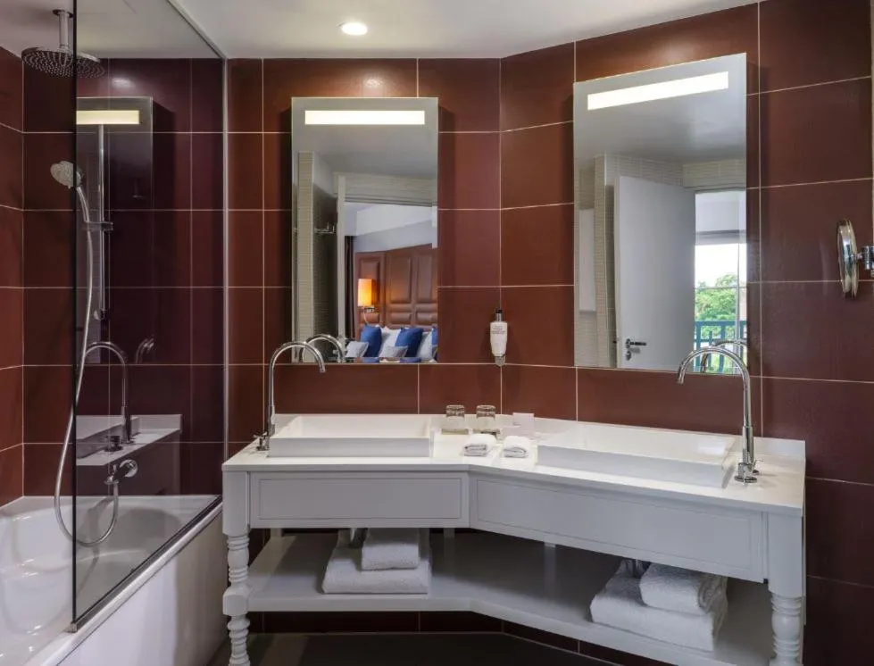 Bathroom in Renaissance Paris Hippodrome de St. Cloud Hotel