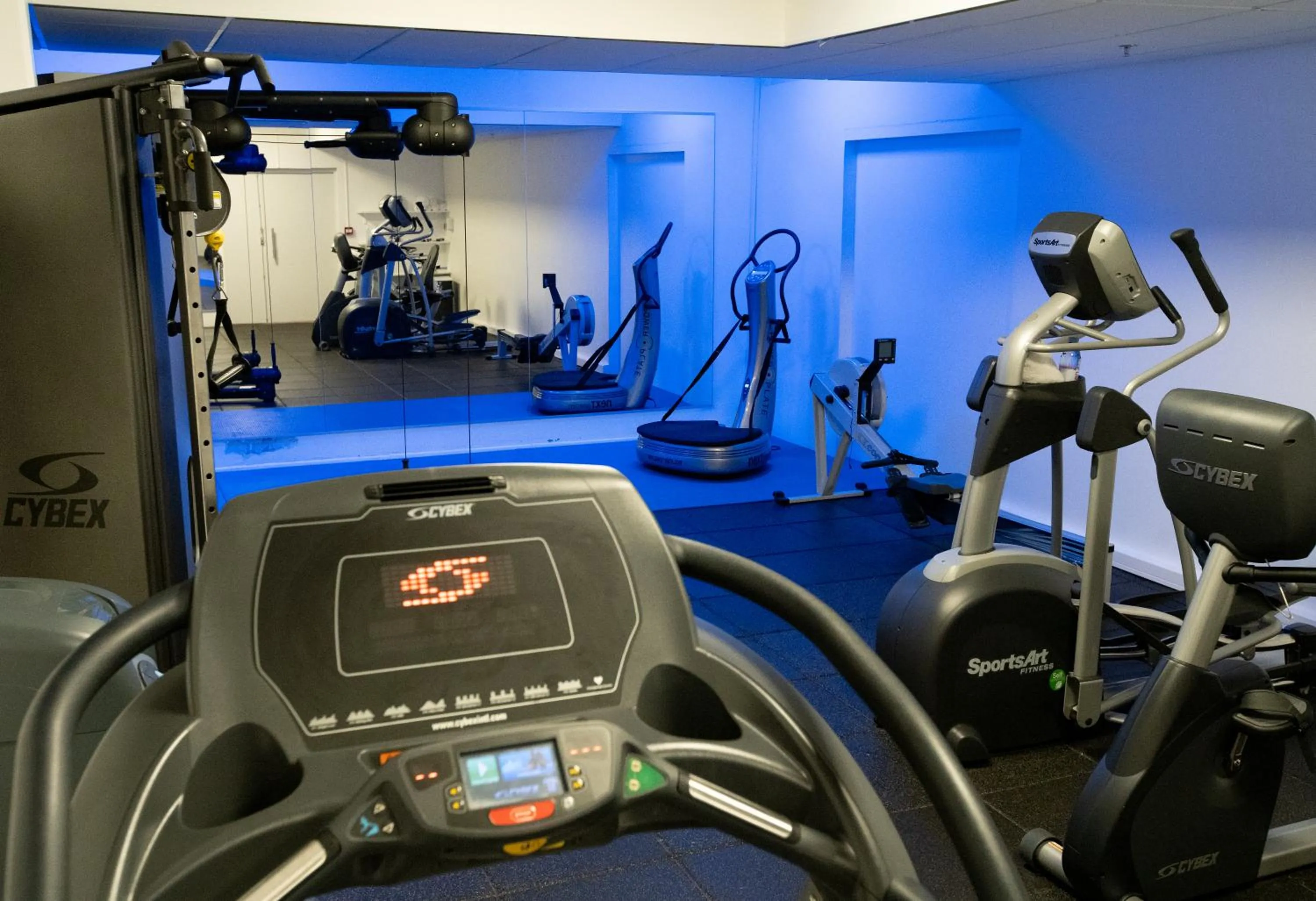 Fitness centre/facilities in Renaissance Paris Hippodrome de St. Cloud Hotel