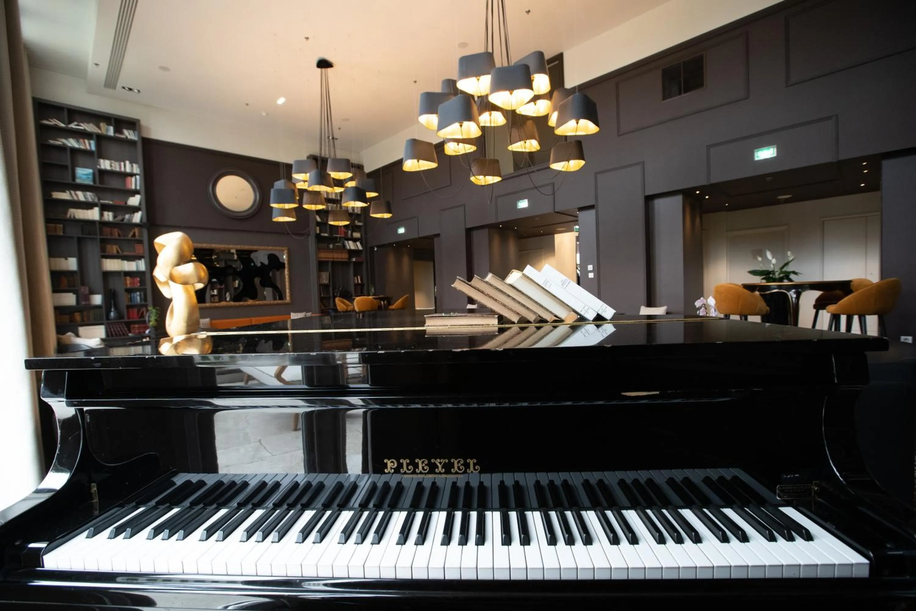 Lobby or reception in Renaissance Paris Hippodrome de St. Cloud Hotel
