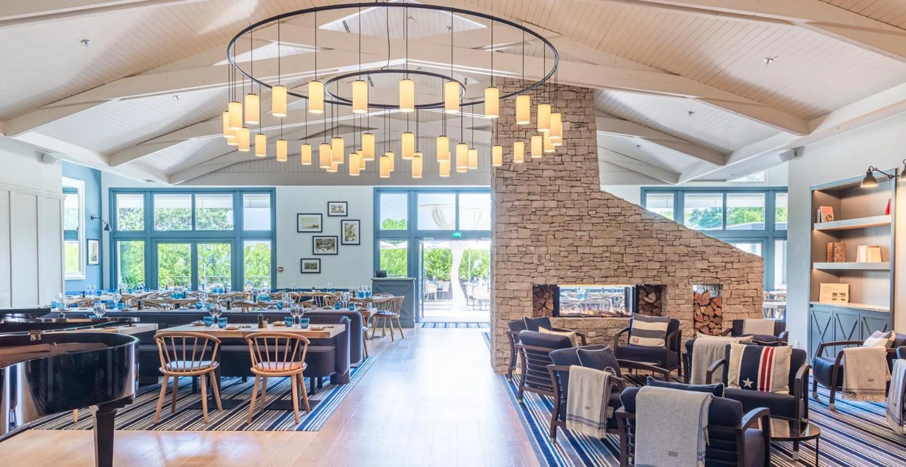 Restaurant/places to eat in Renaissance Paris Hippodrome de St. Cloud Hotel