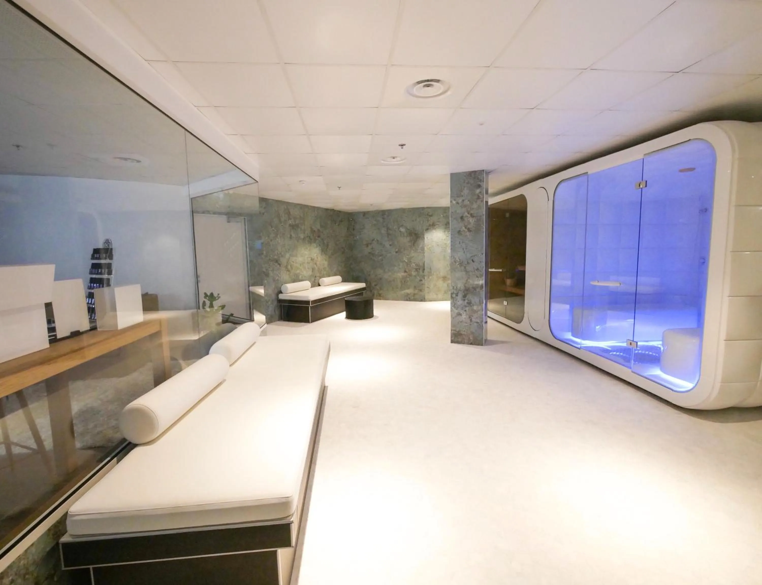 Spa and wellness centre/facilities in Renaissance Paris Hippodrome de St. Cloud Hotel