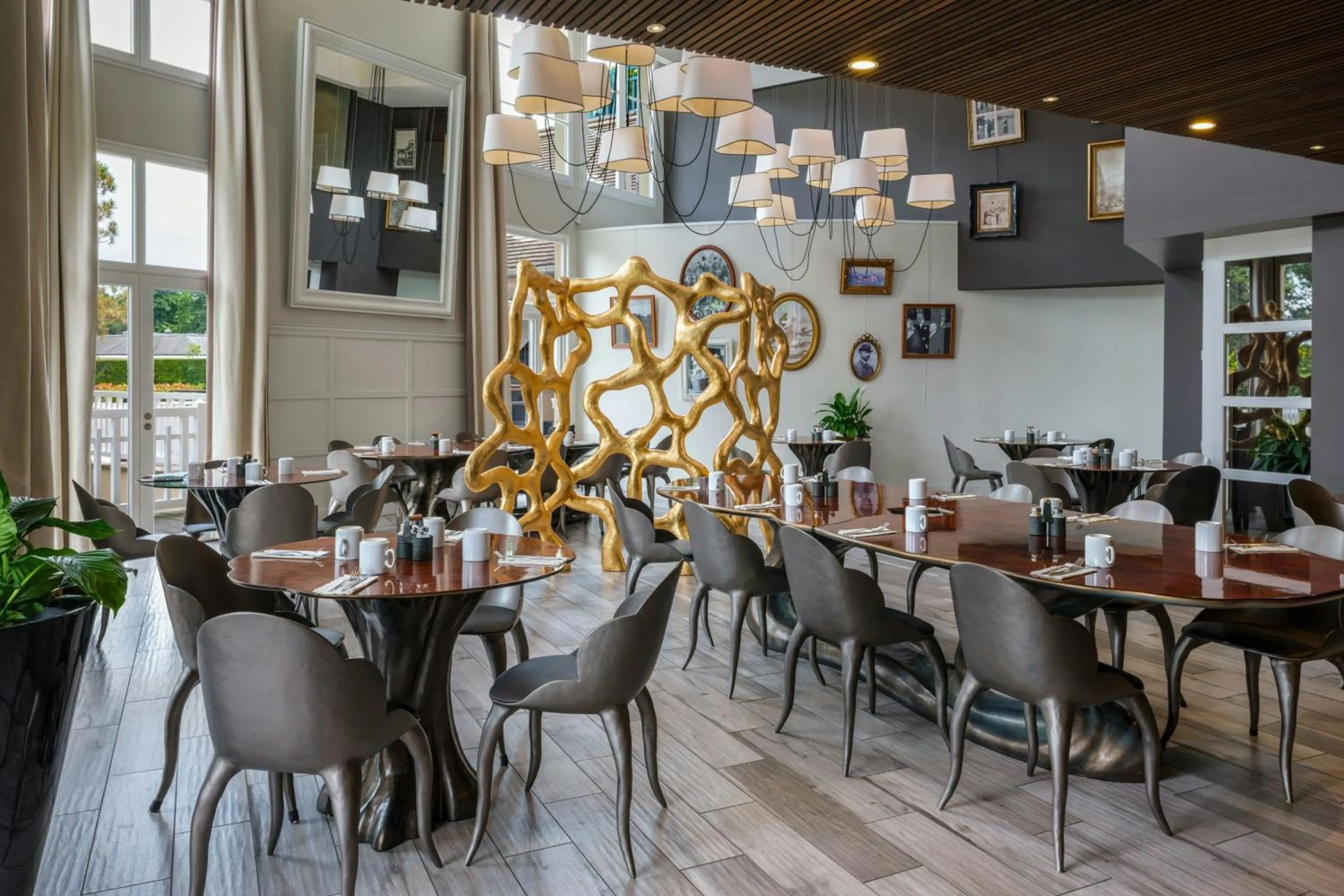 Restaurant/places to eat in Renaissance Paris Hippodrome de St. Cloud Hotel