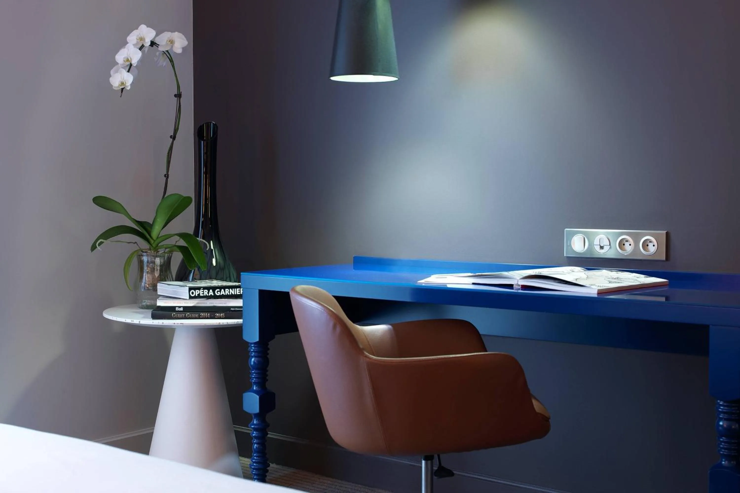 Photo of the whole room in Renaissance Paris Hippodrome de St. Cloud Hotel