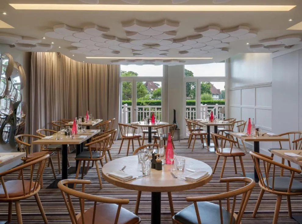 Breakfast in Renaissance Paris Hippodrome de St. Cloud Hotel