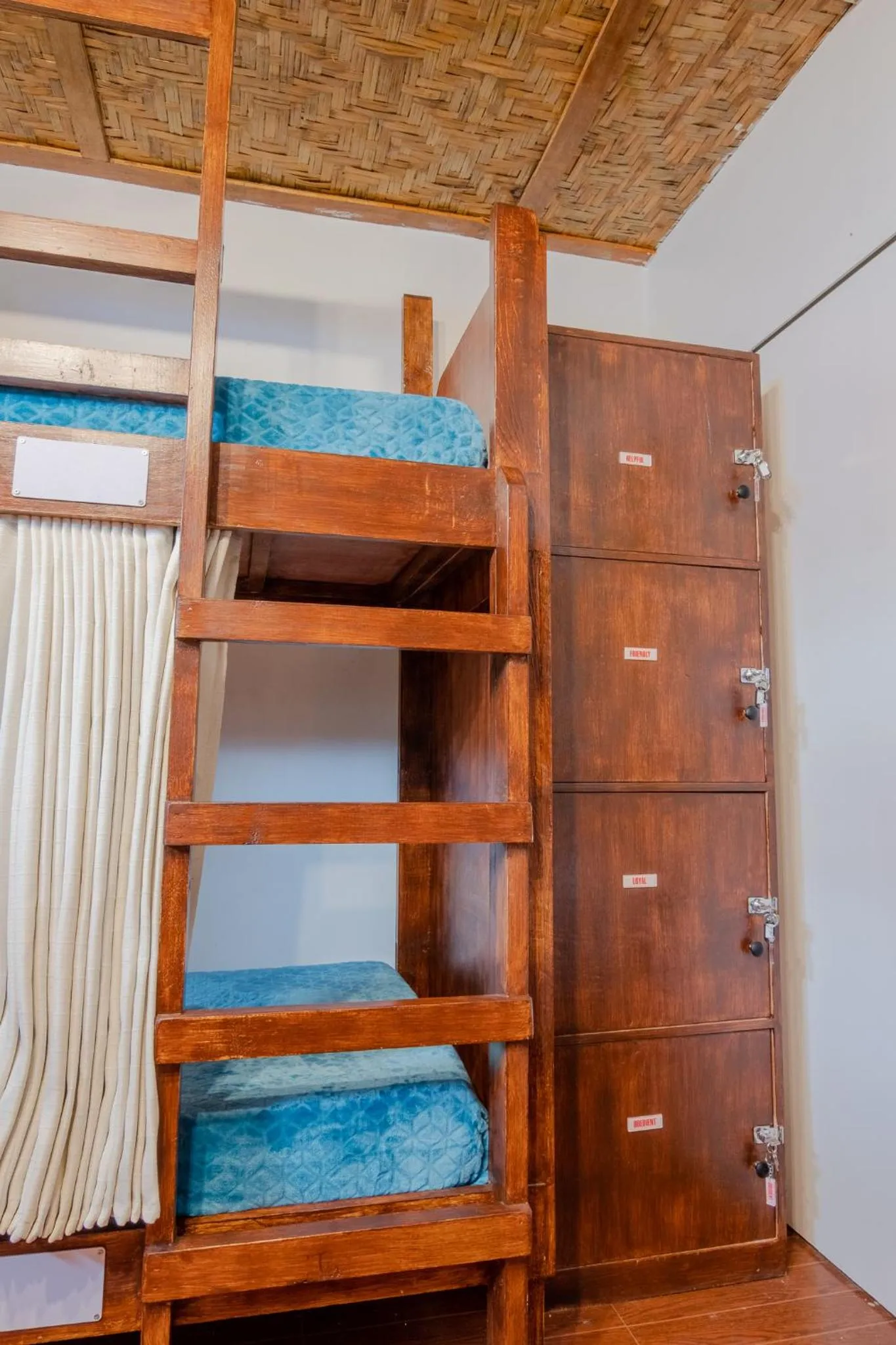 bunk bed, Bed in Public House Hostel